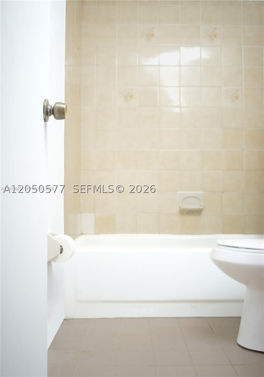 NOB HILL AT WELLEBY CONDO - Residential