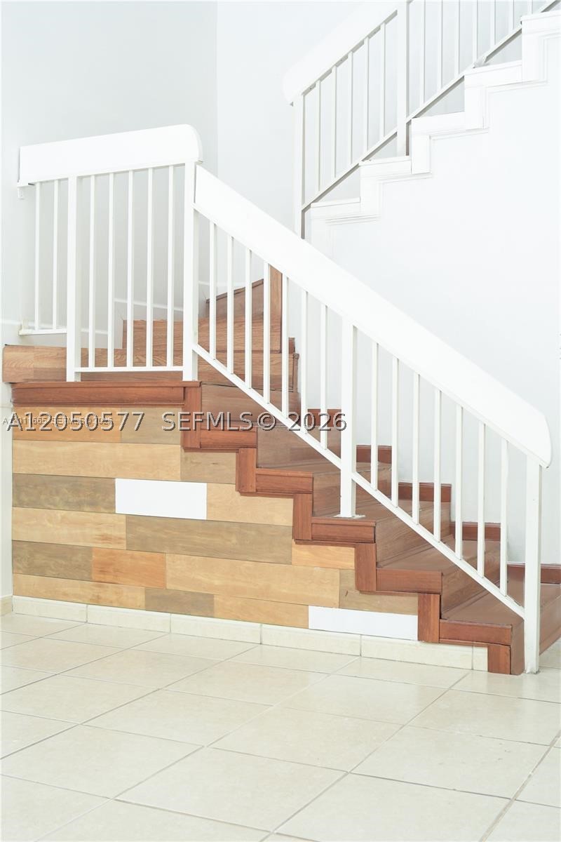 NOB HILL AT WELLEBY CONDO - Residential