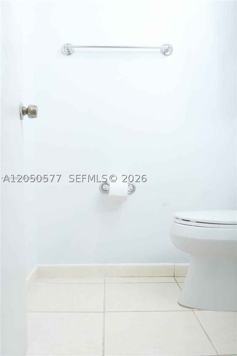 NOB HILL AT WELLEBY CONDO - Residential