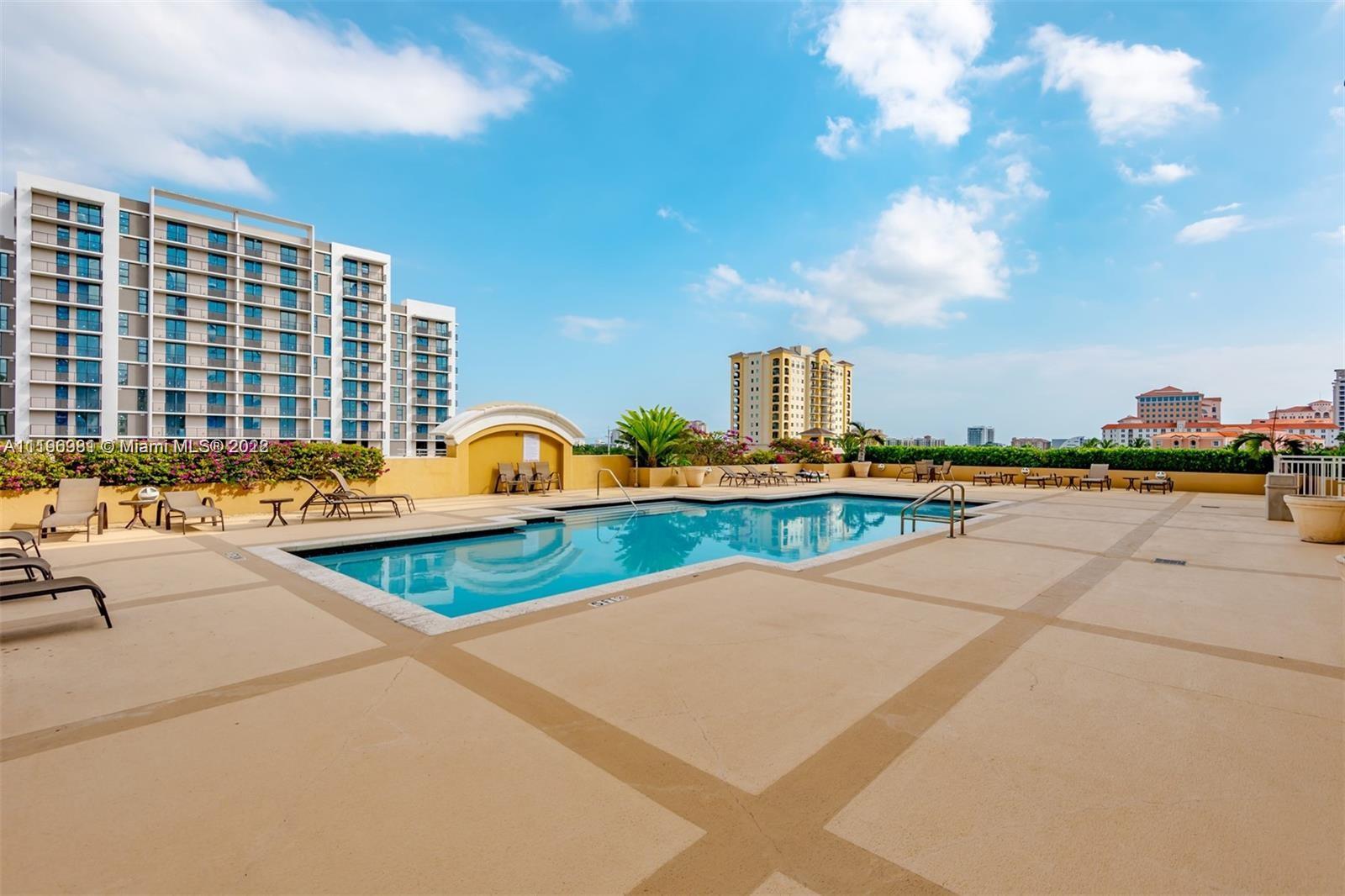 DOUGLAS GRAND CONDO - Residential