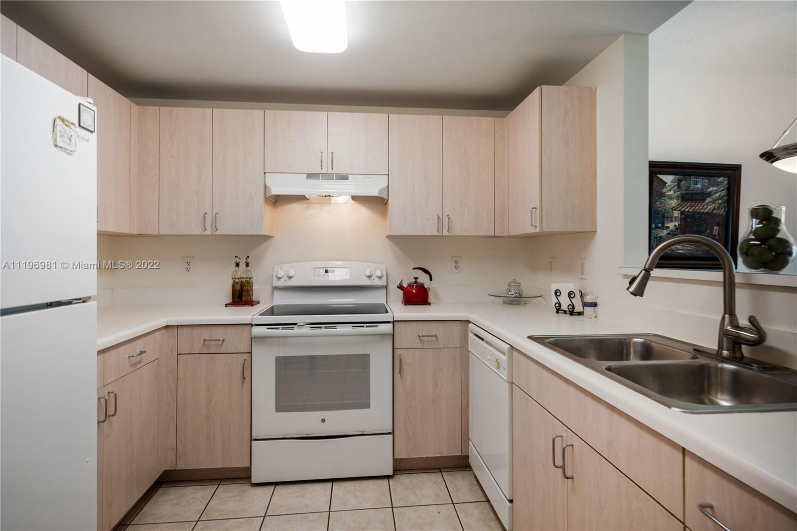 DOUGLAS GRAND CONDO - Residential