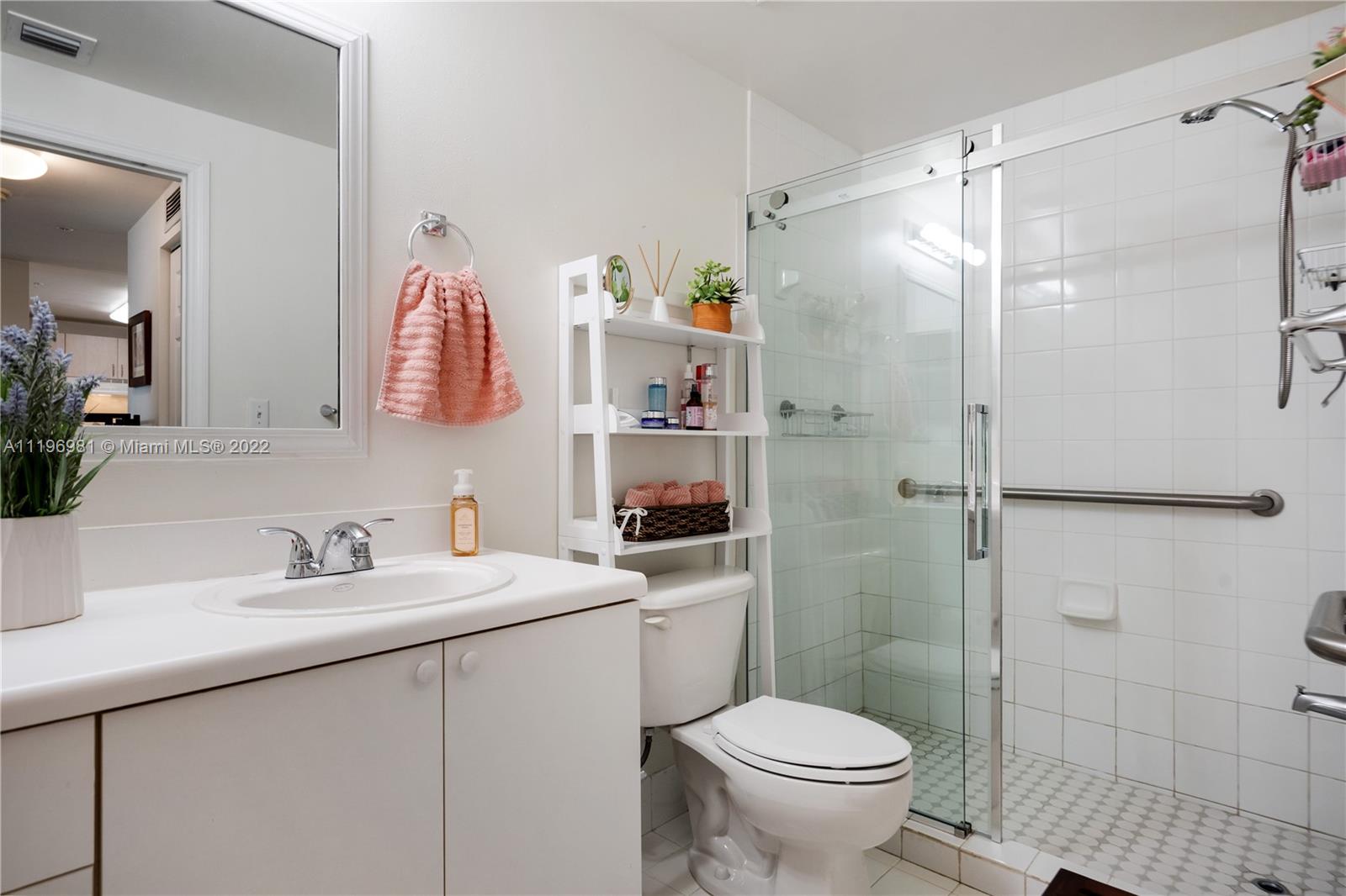 DOUGLAS GRAND CONDO - Residential