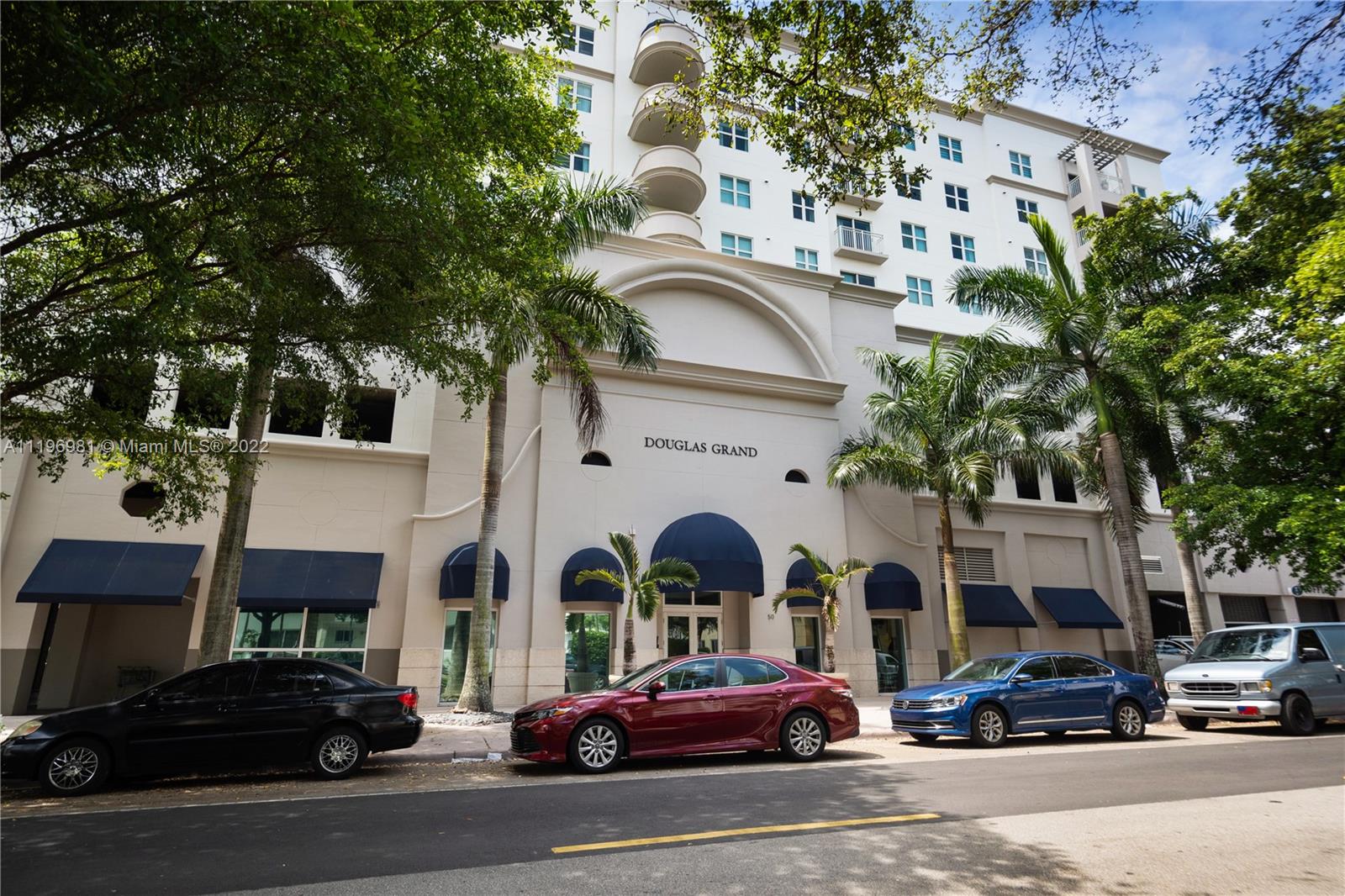 DOUGLAS GRAND CONDO - Residential