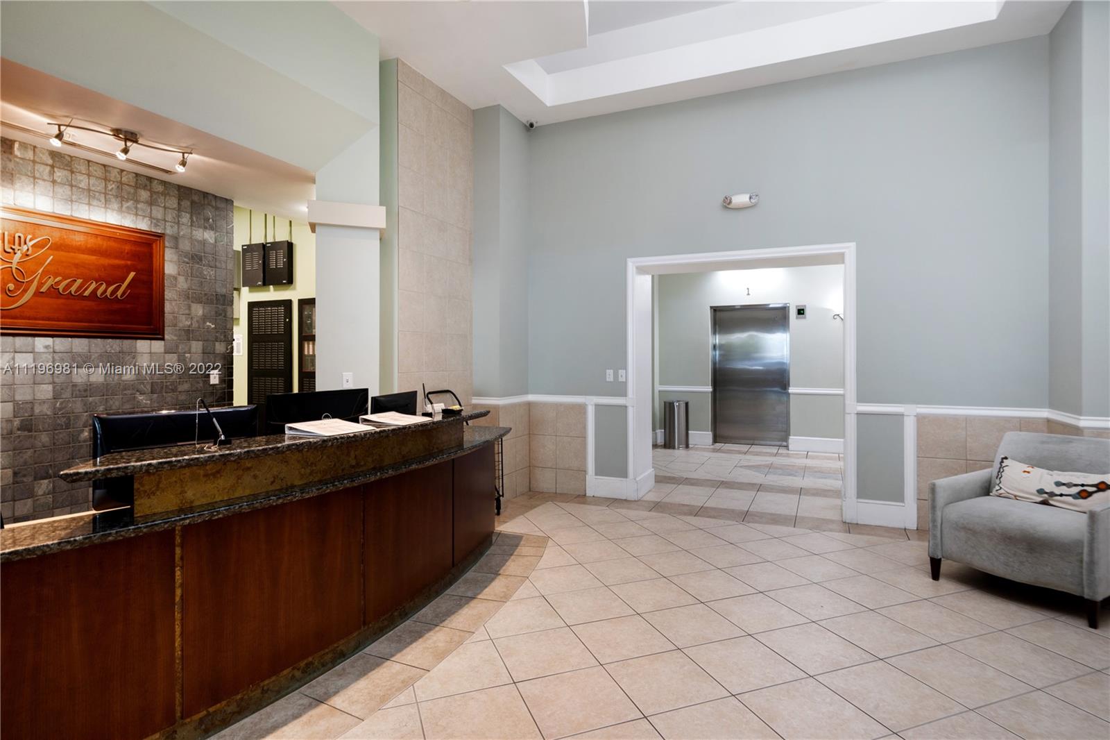 DOUGLAS GRAND CONDO - Residential