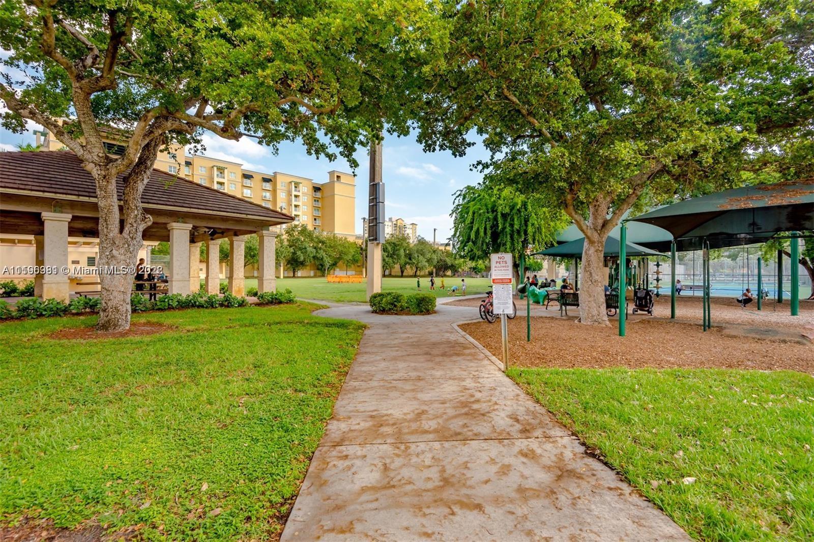 DOUGLAS GRAND CONDO - Residential
