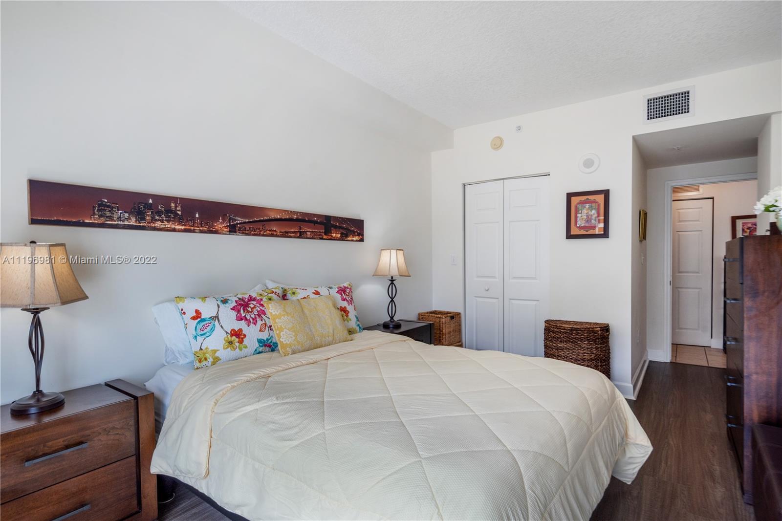 DOUGLAS GRAND CONDO - Residential