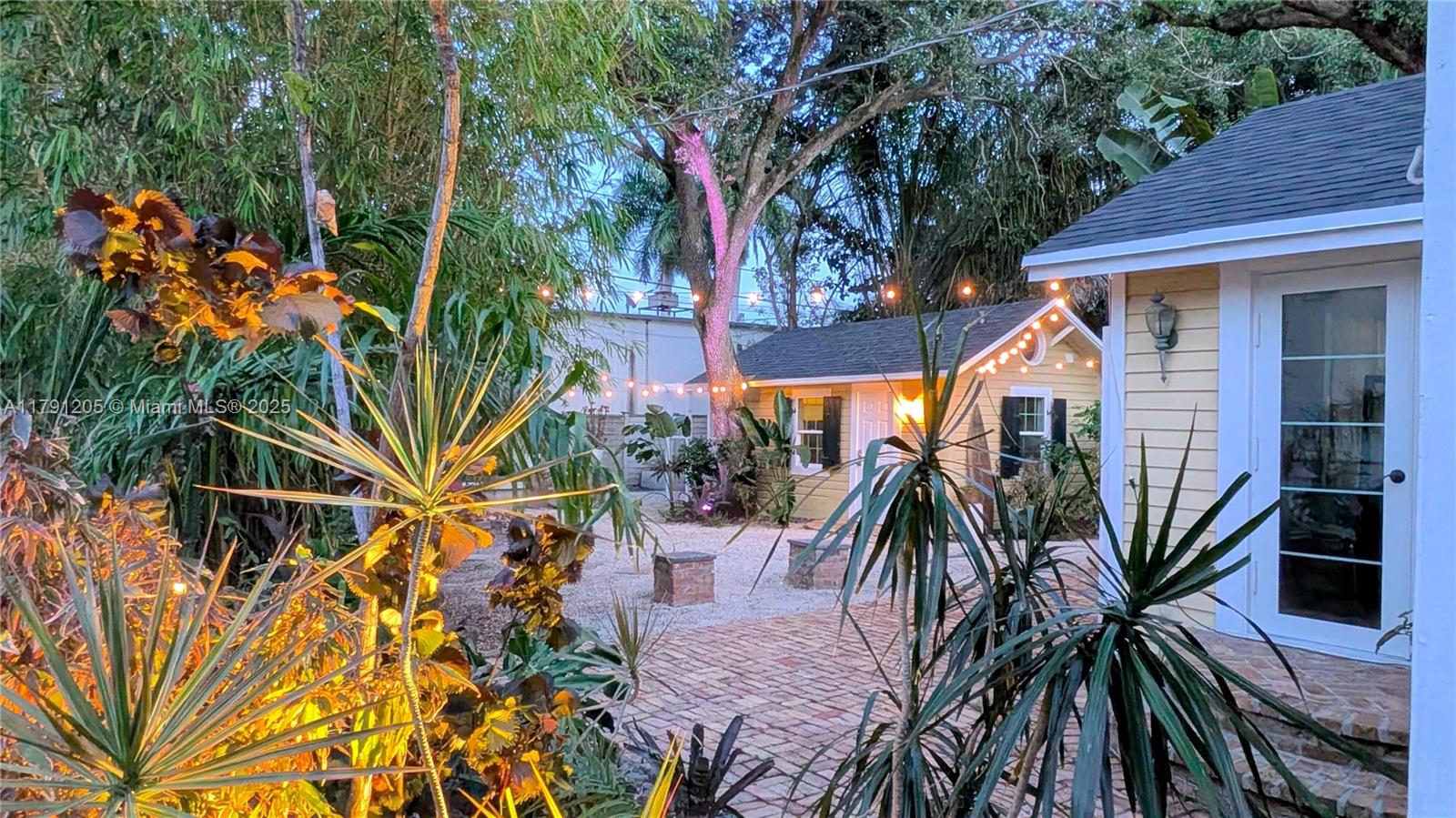 RIVERSIDE ADD AMEN PLAT - Residential