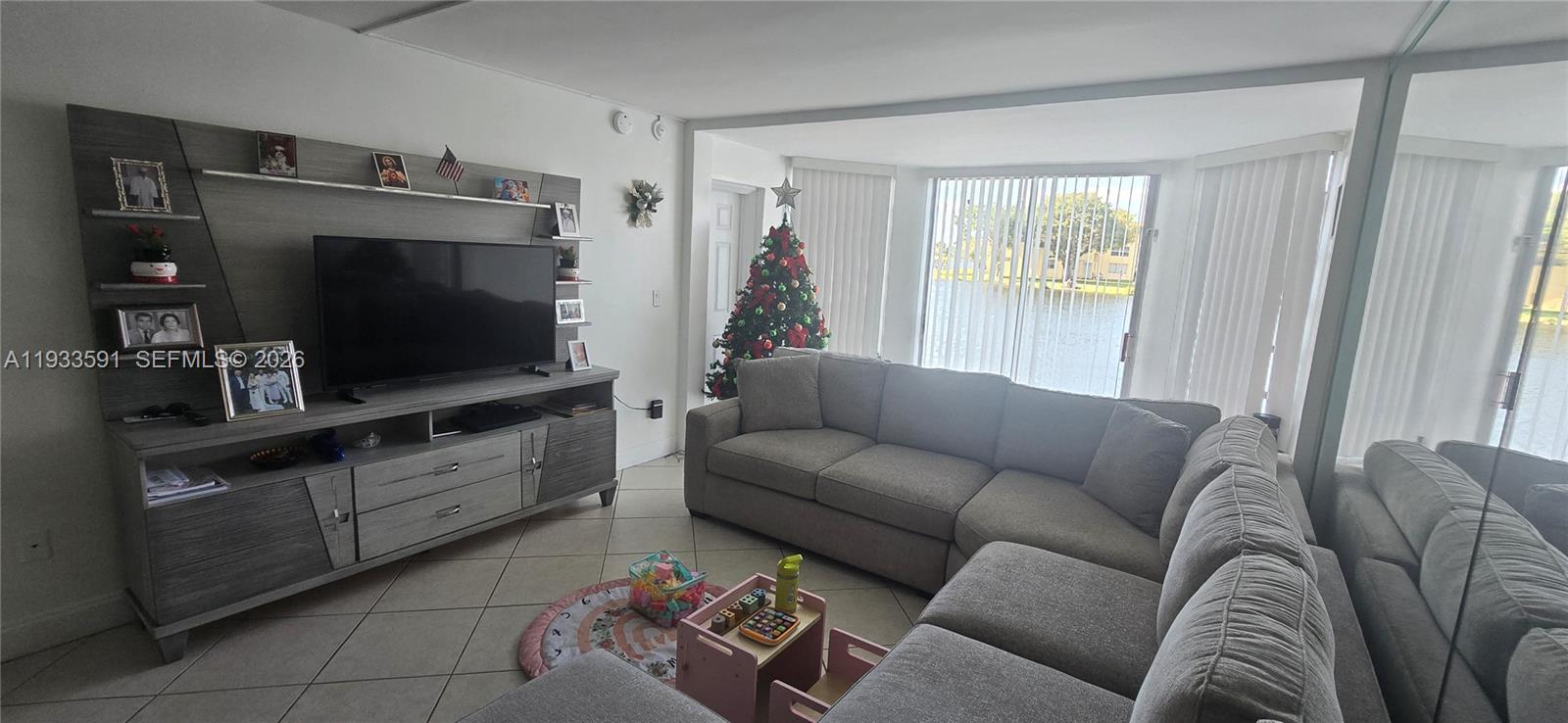 FIRST FORUM CONDO - Residential