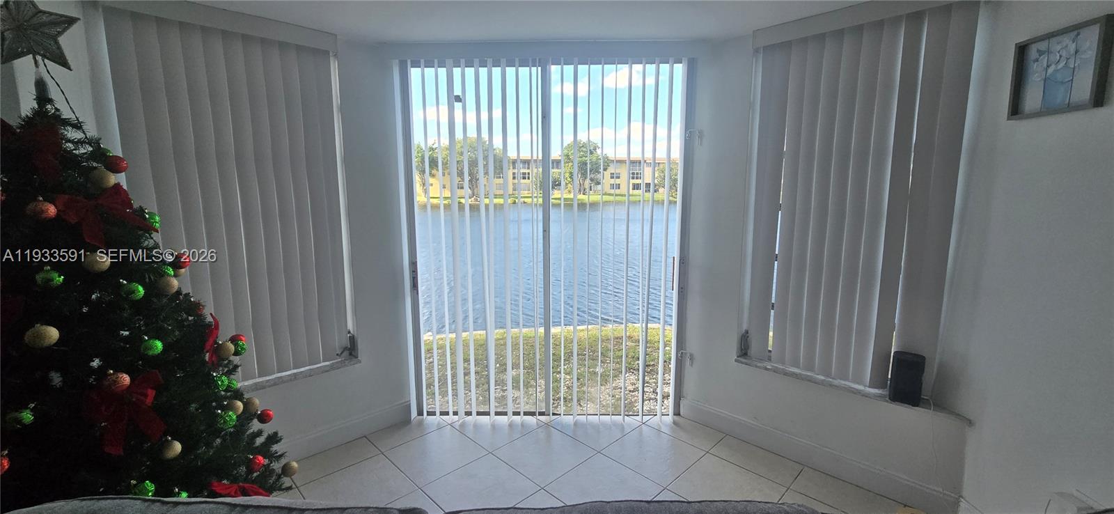 FIRST FORUM CONDO - Residential