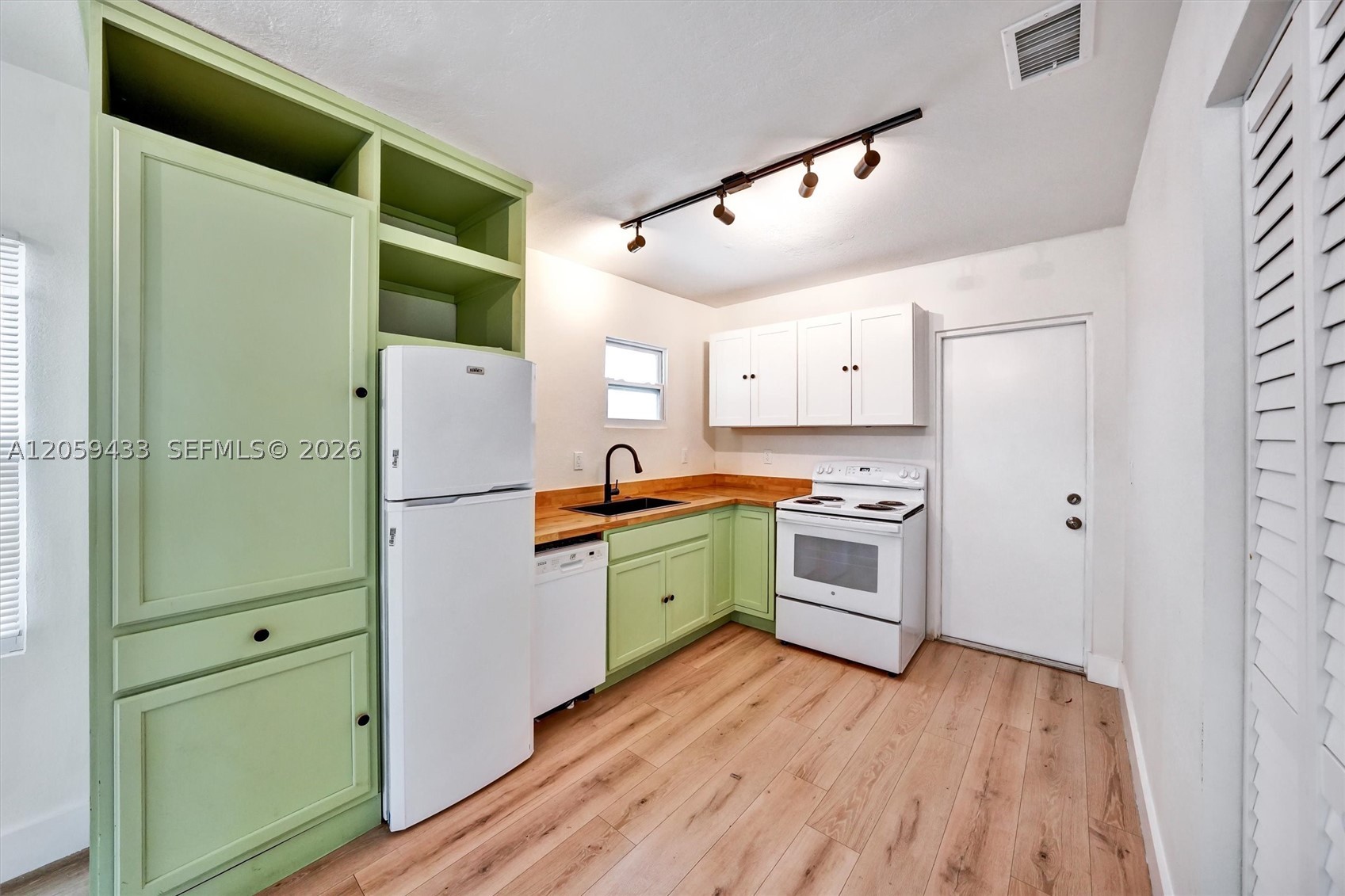 LAWRENCE ESTATES LAND COS - Residential Income