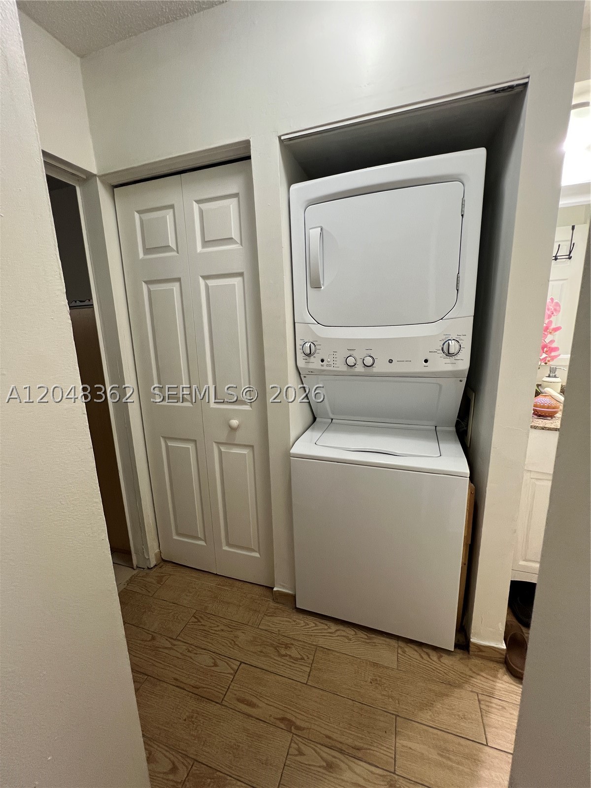 UNIVERSITY TRAIL CONDO - Residential Lease