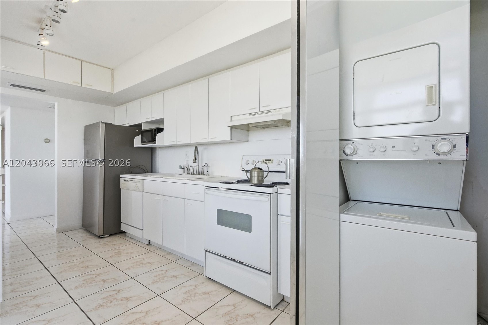 MAJORCA TOWERS CONDO - Residential