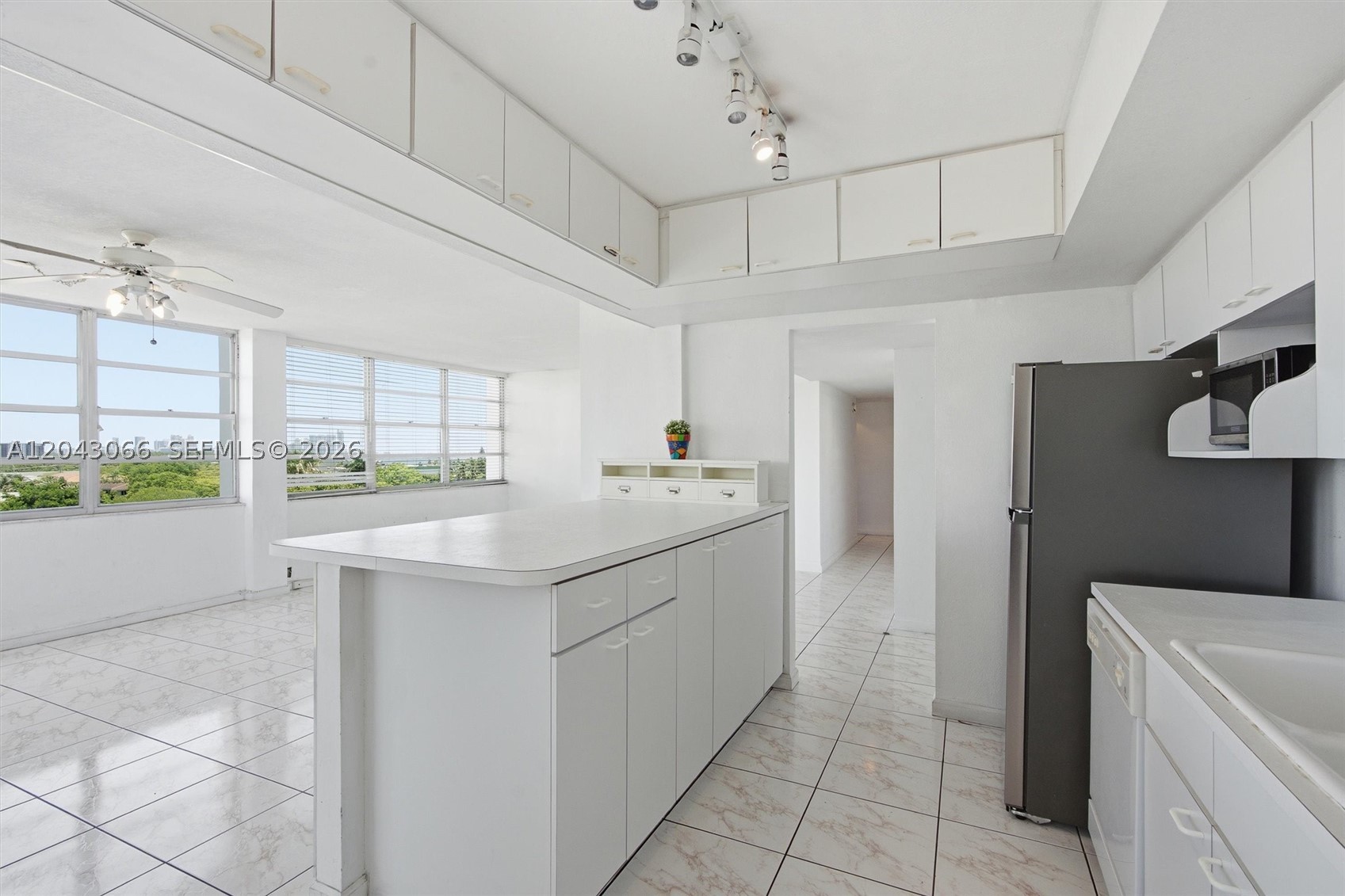 MAJORCA TOWERS CONDO - Residential