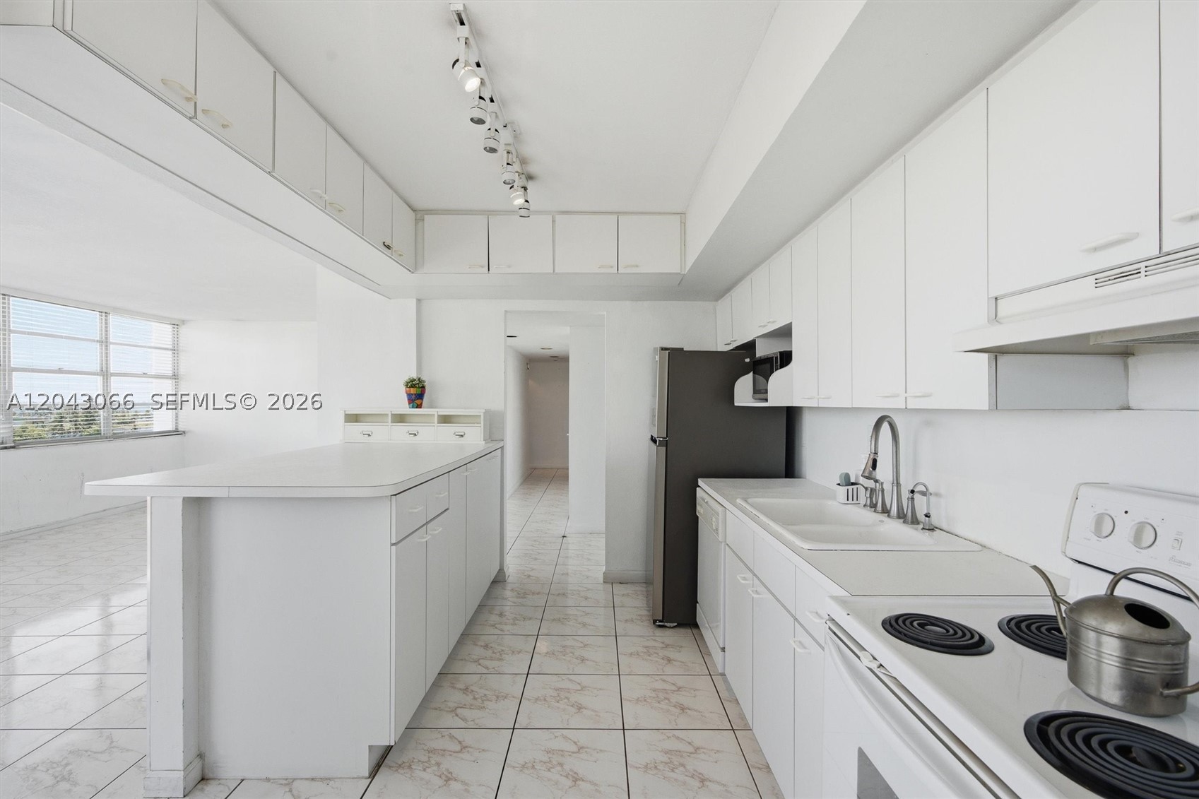 MAJORCA TOWERS CONDO - Residential