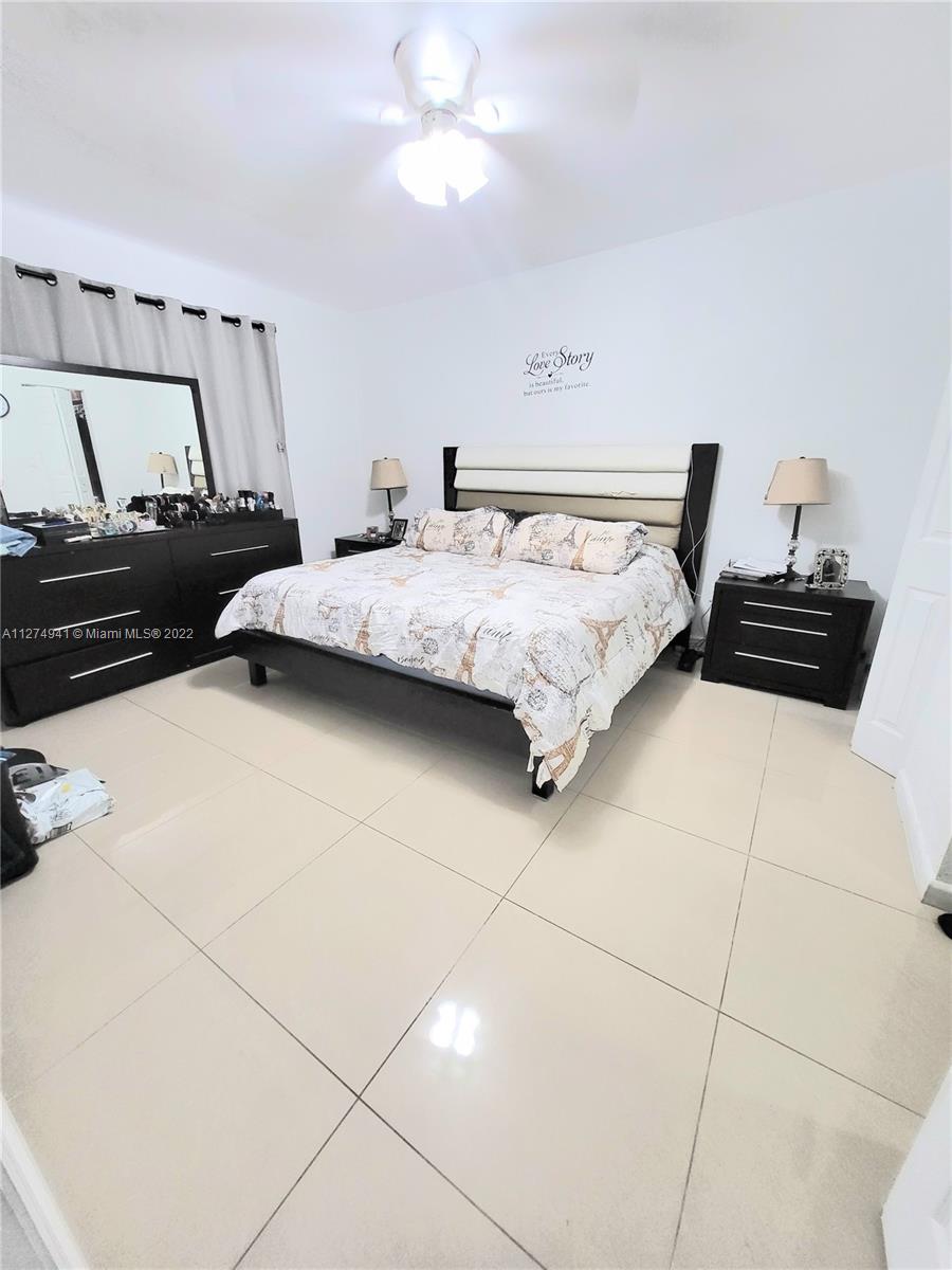 TOWNHOMES OF COUNTRY LAKE - Residential Lease