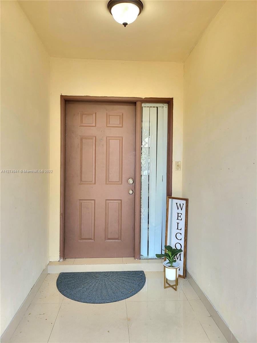 TOWNHOMES OF COUNTRY LAKE - Residential Lease