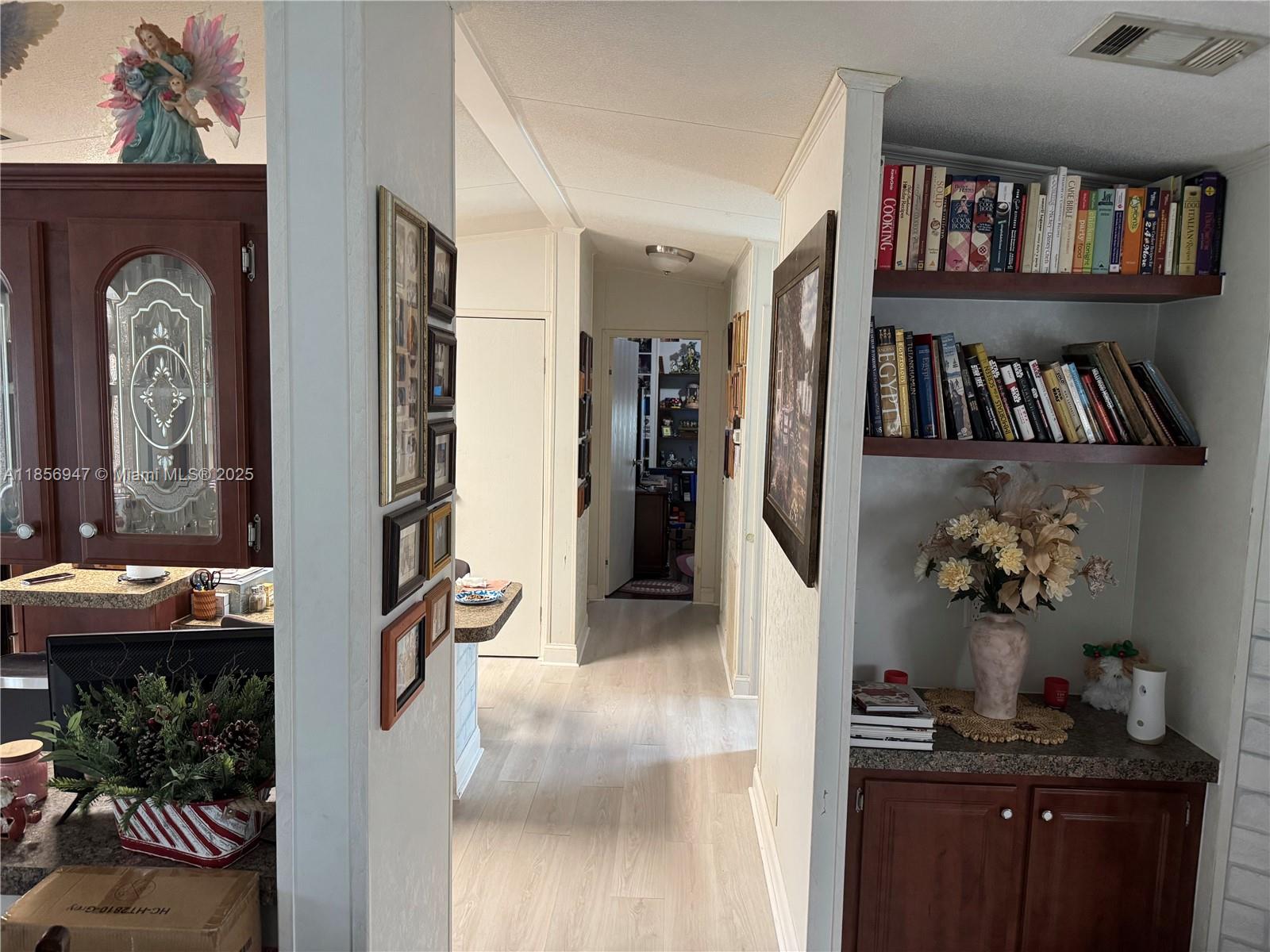 RAVENSWOOD ESTATES & MARI - Residential