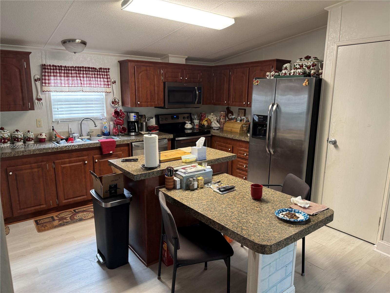RAVENSWOOD ESTATES & MARI - Residential