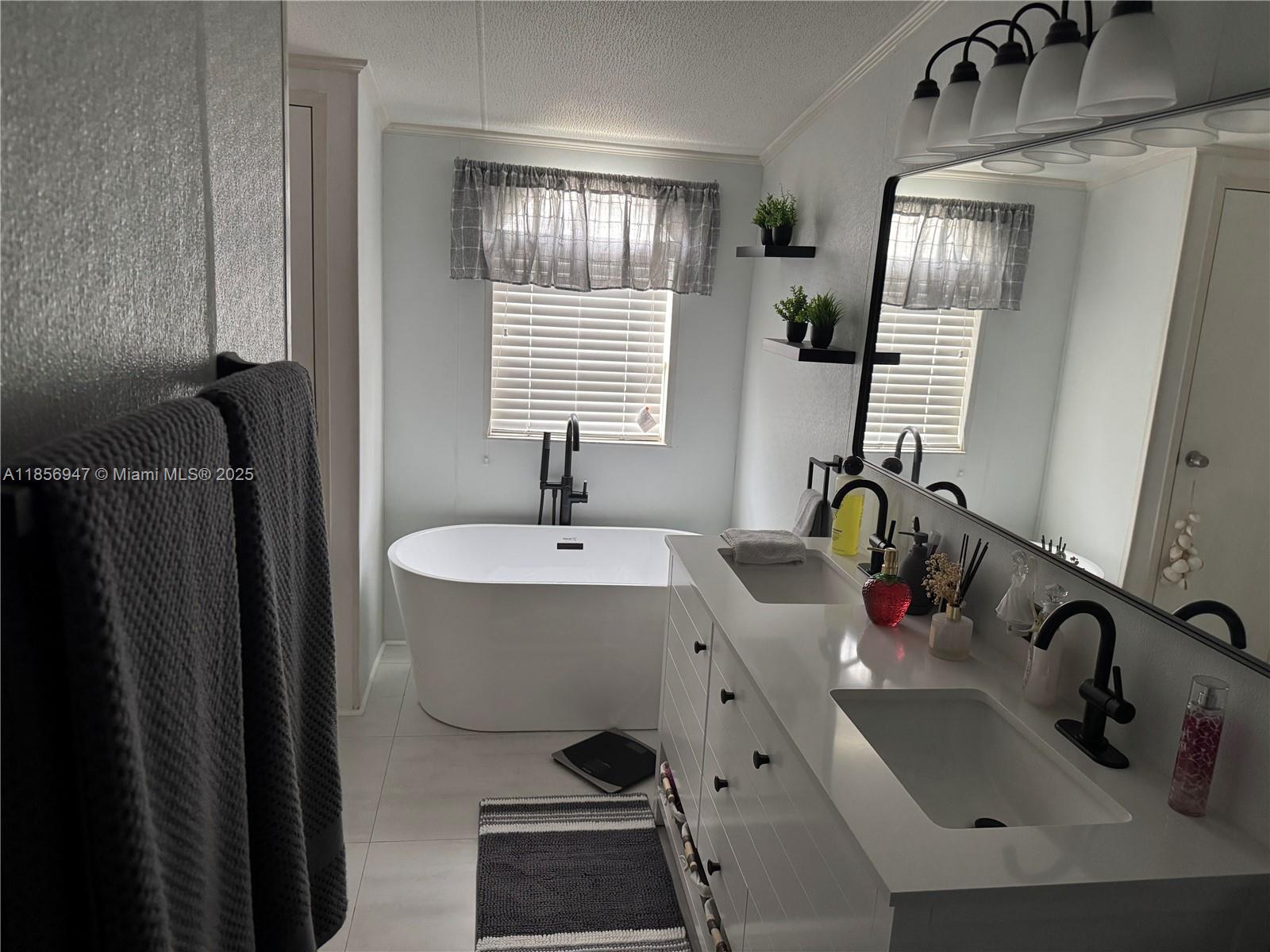 RAVENSWOOD ESTATES & MARI - Residential
