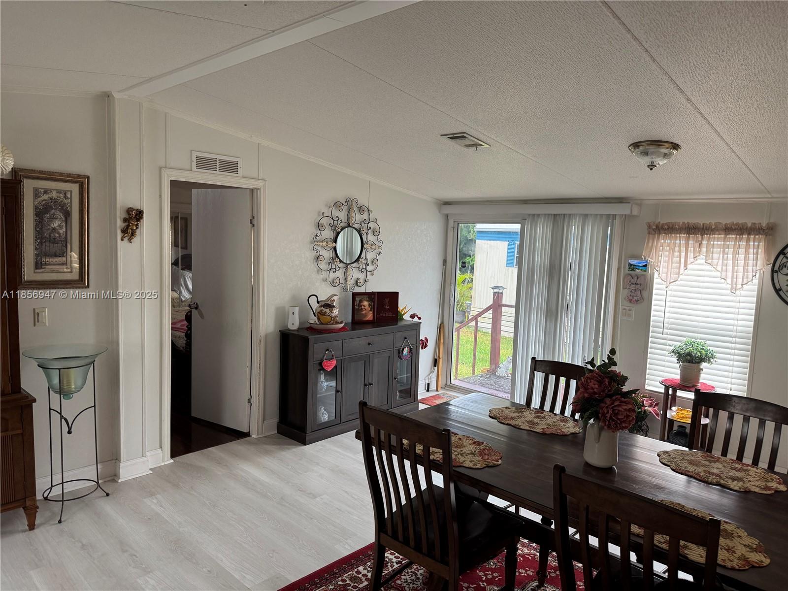 RAVENSWOOD ESTATES & MARI - Residential