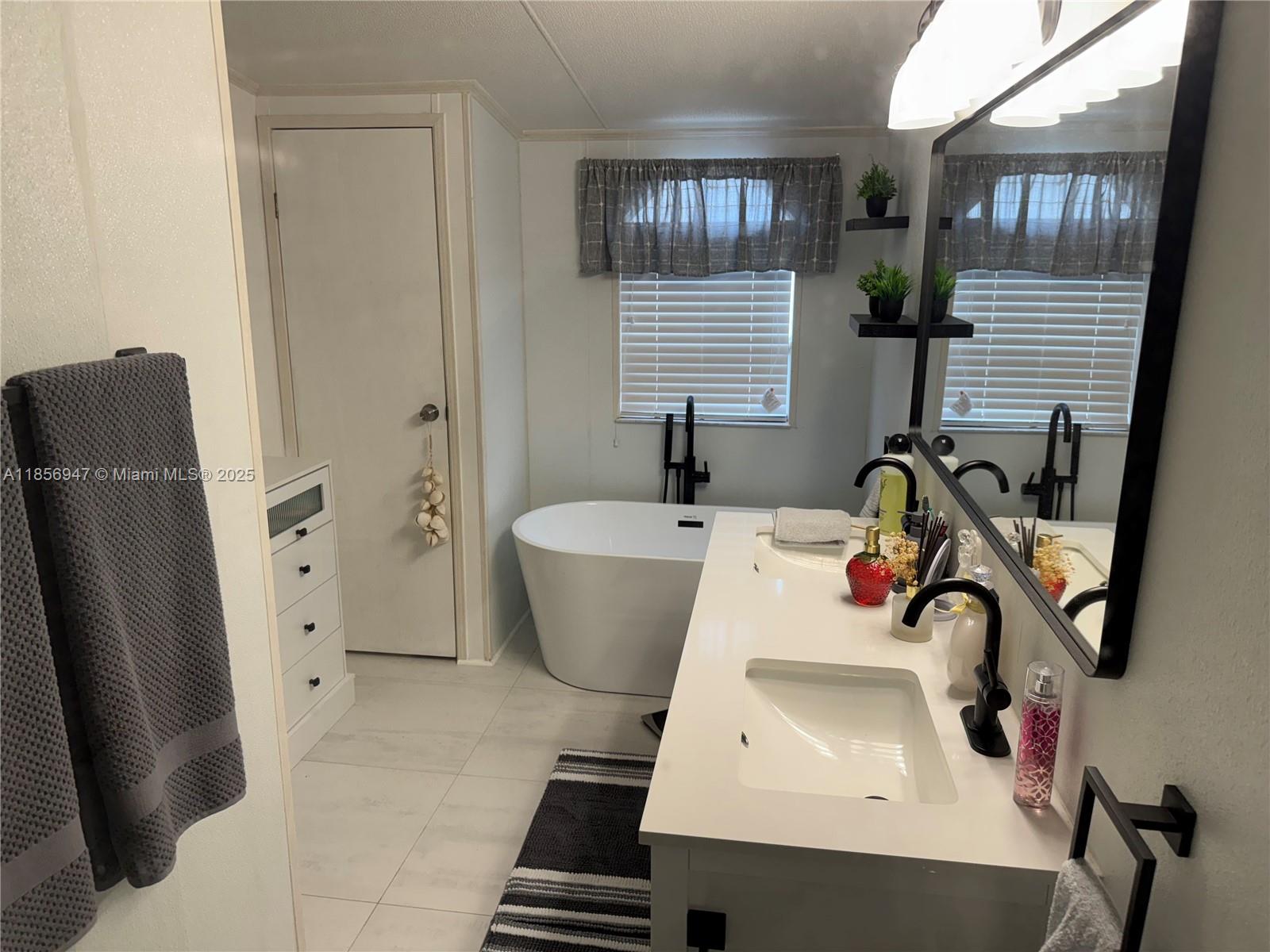 RAVENSWOOD ESTATES & MARI - Residential