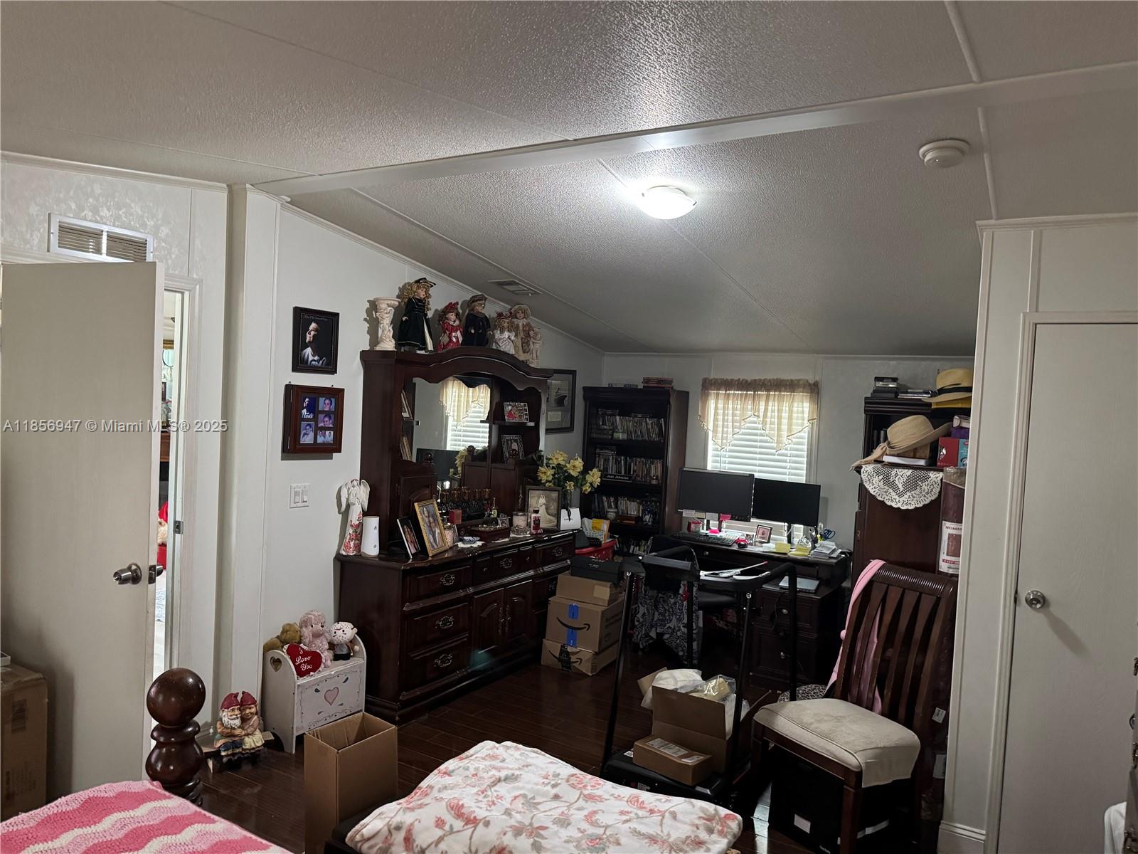 RAVENSWOOD ESTATES & MARI - Residential