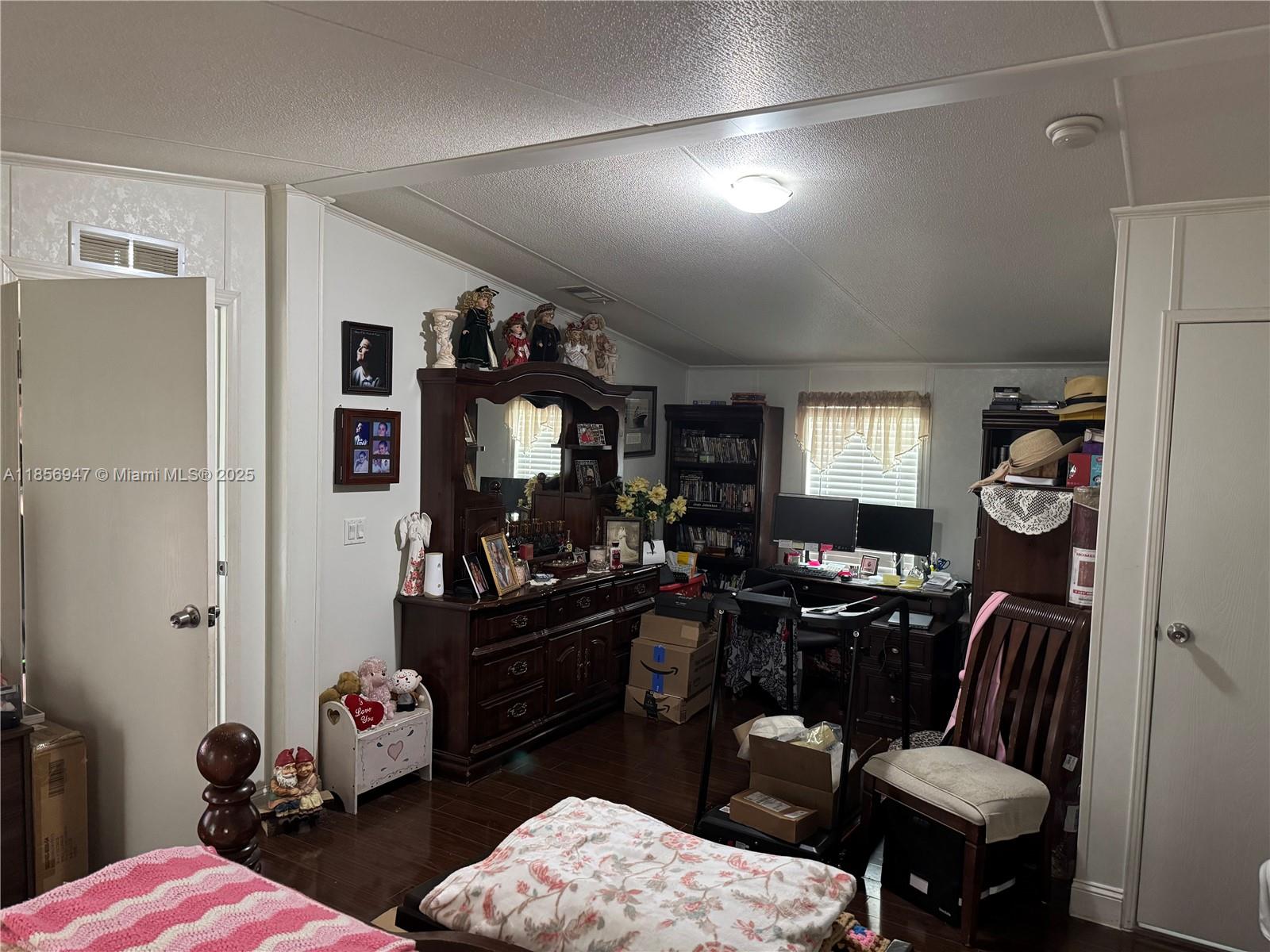 RAVENSWOOD ESTATES & MARI - Residential