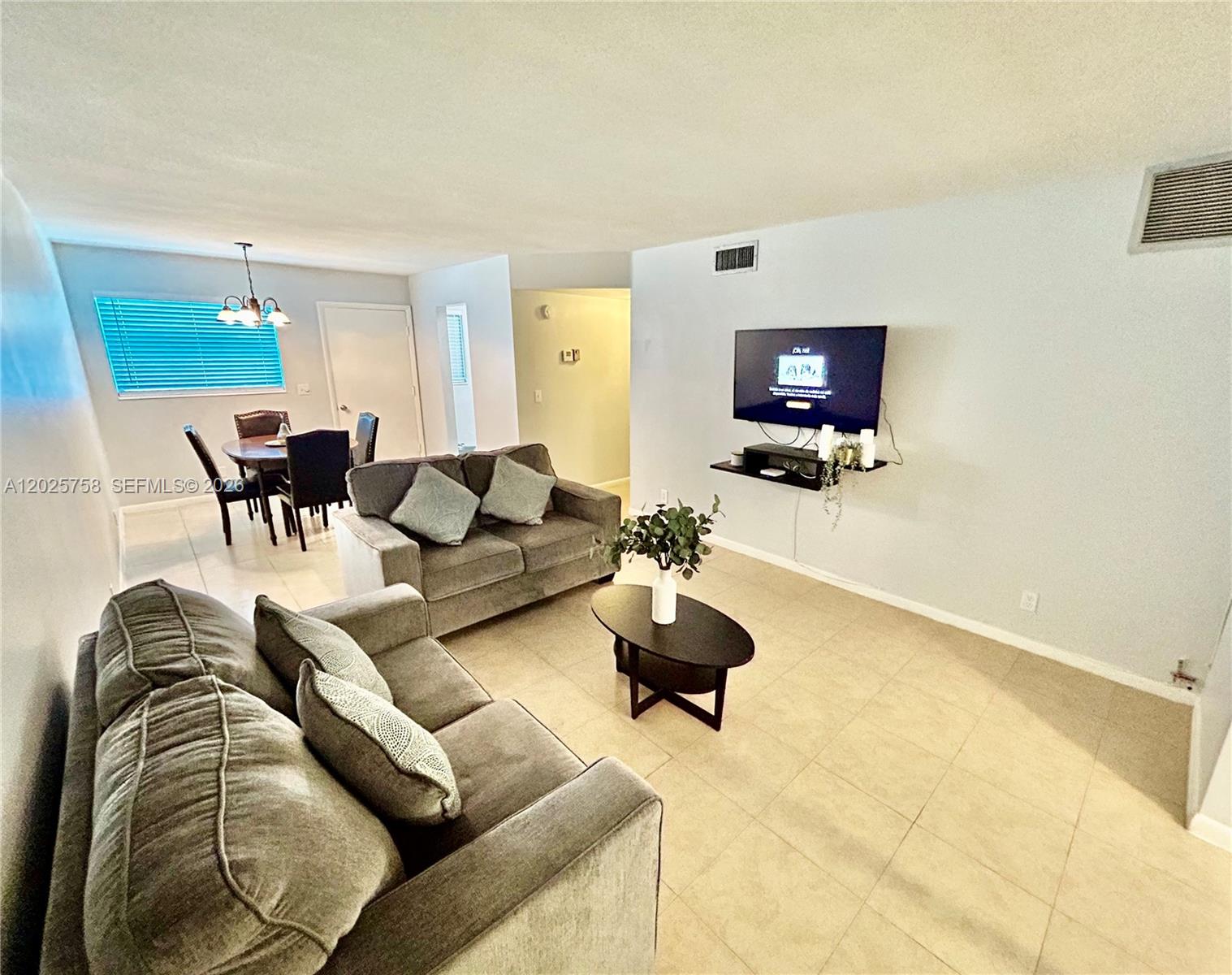 VILLAGE ROYALE CONDO 4 - Residential