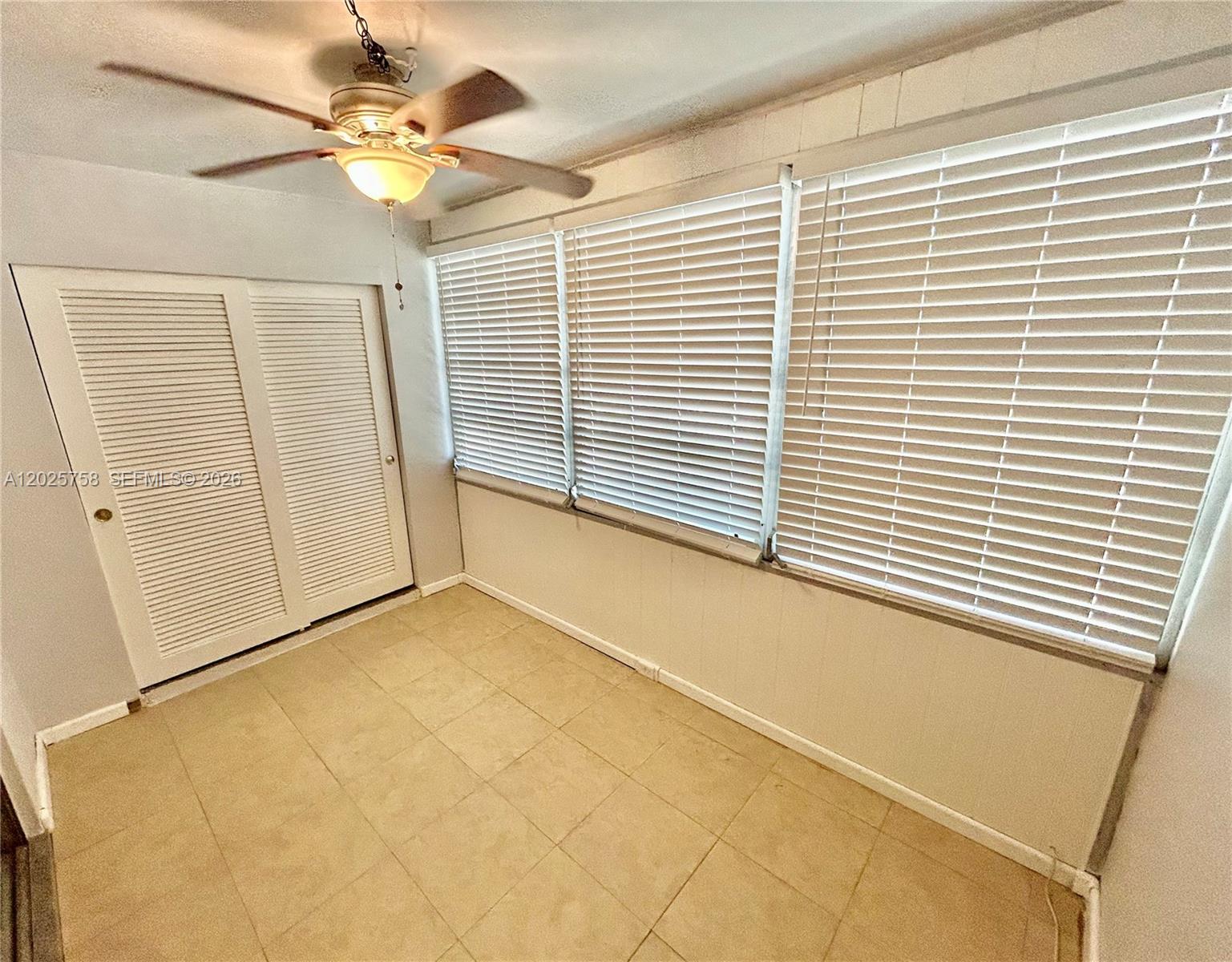 VILLAGE ROYALE CONDO 4 - Residential