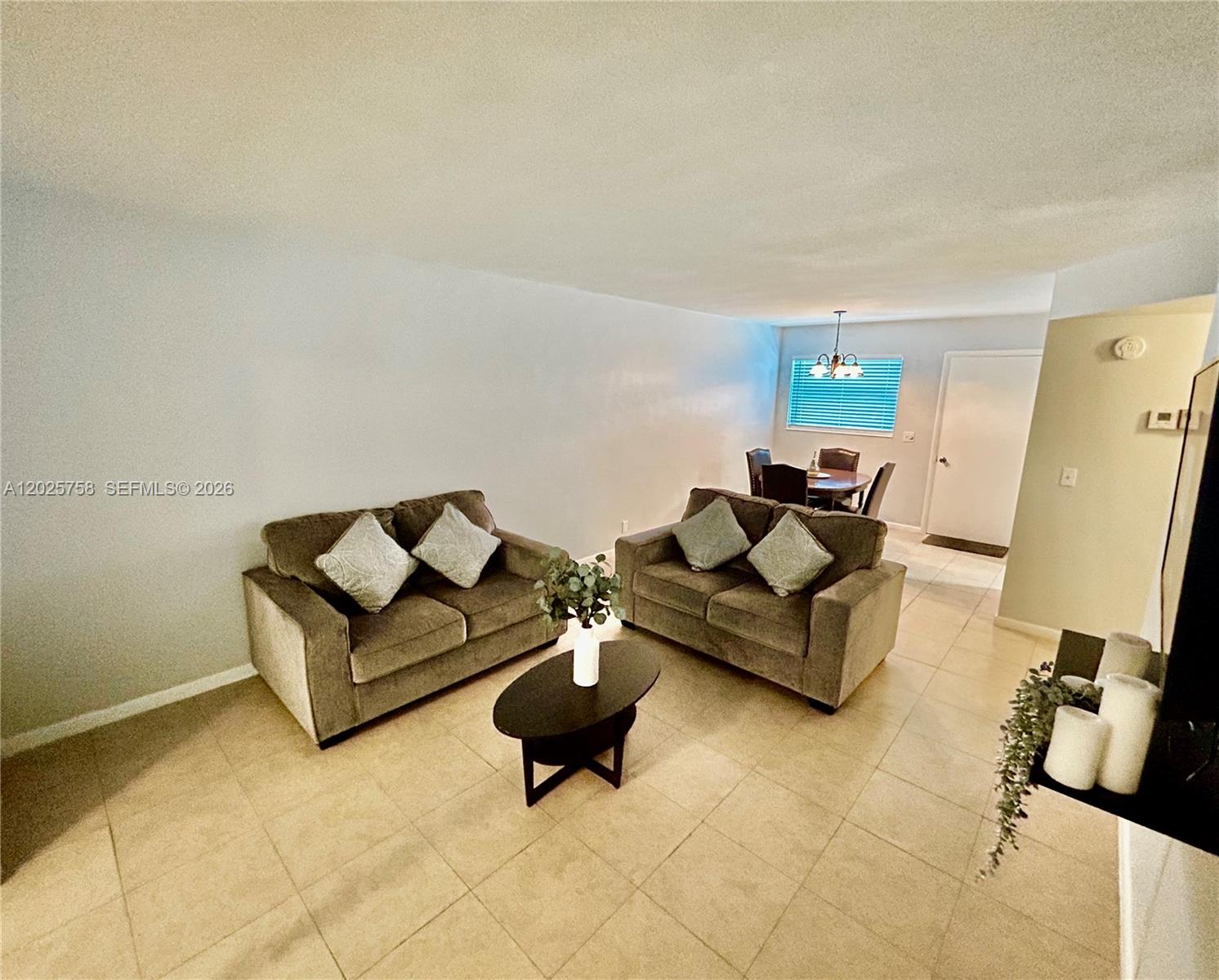 VILLAGE ROYALE CONDO 4 - Residential