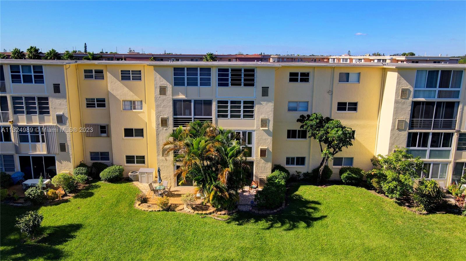 VILLAGE ROYALE GREENWAY C - Residential