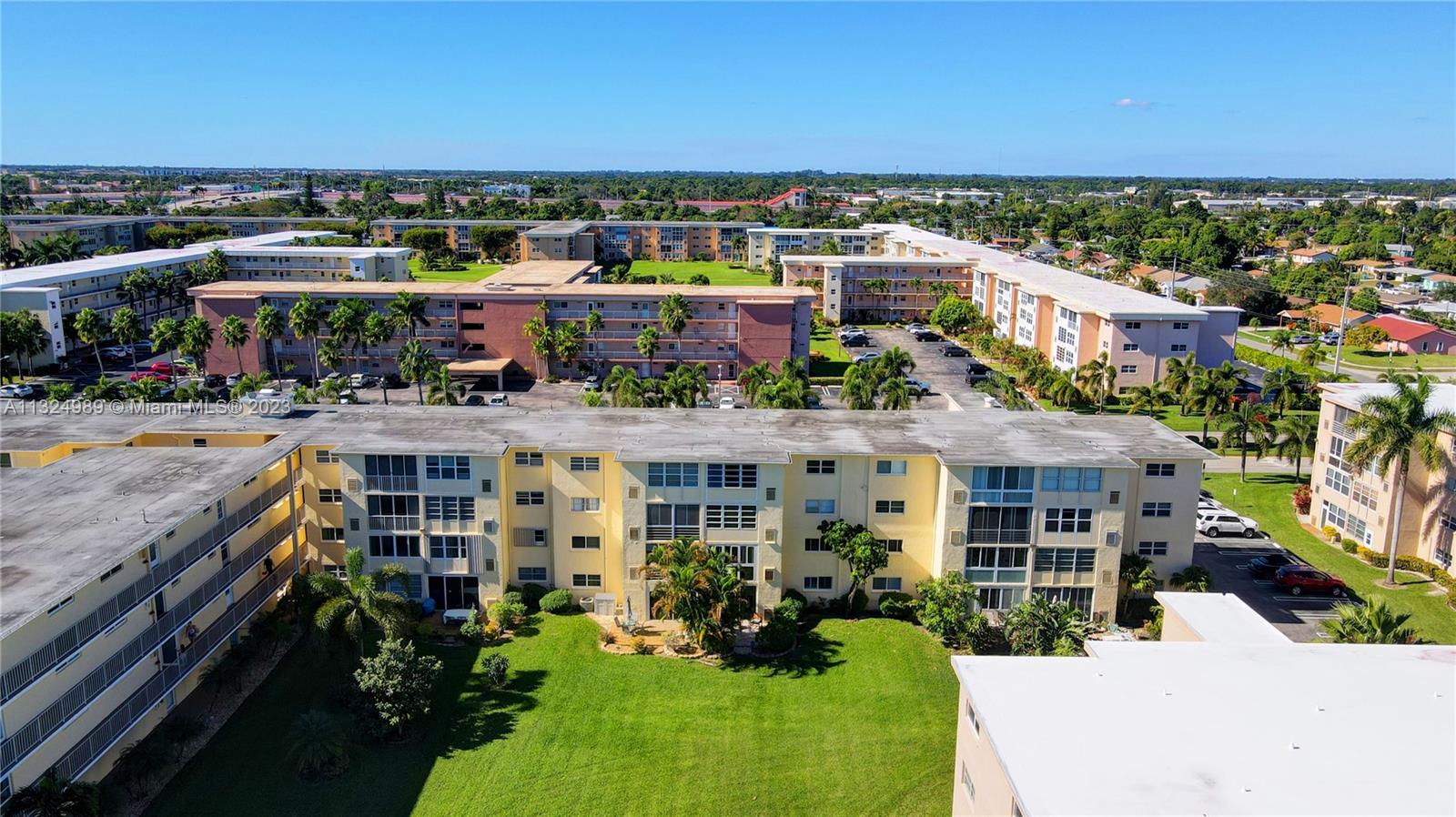 VILLAGE ROYALE GREENWAY C - Residential
