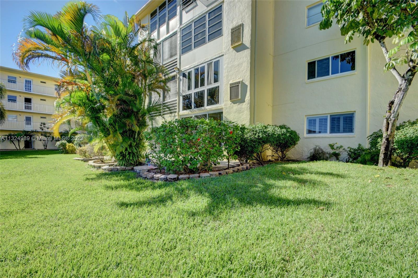 VILLAGE ROYALE GREENWAY C - Residential