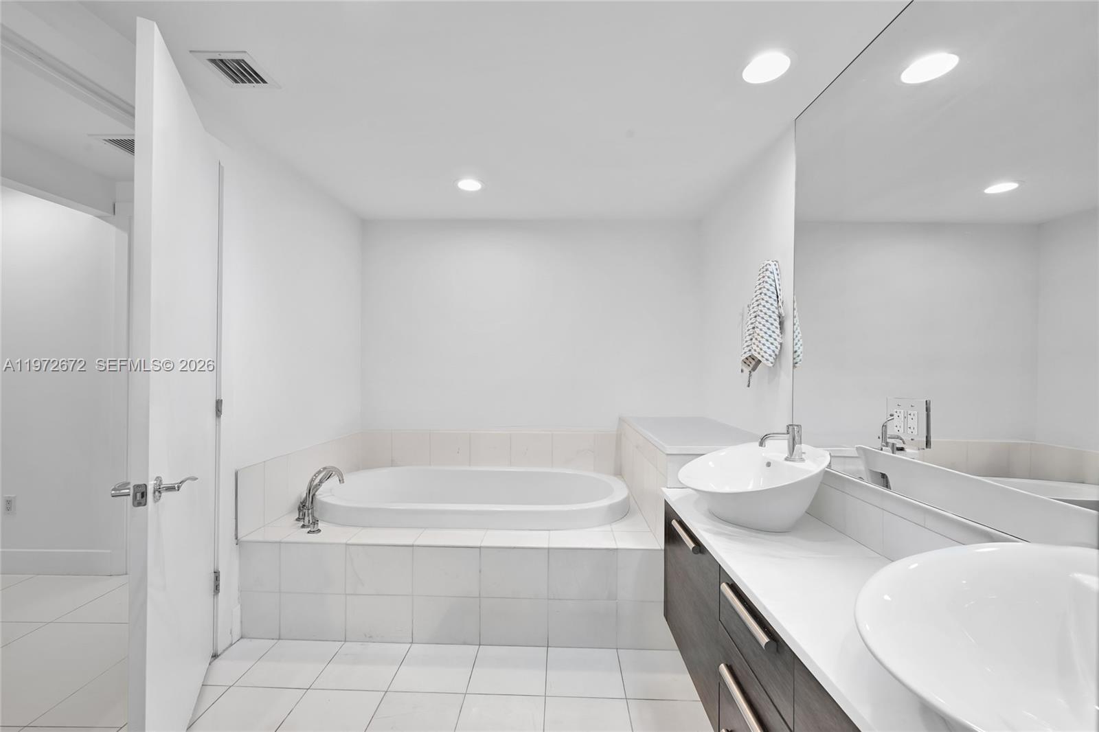 ARTECH RESIDENCES AT AVEN - Residential