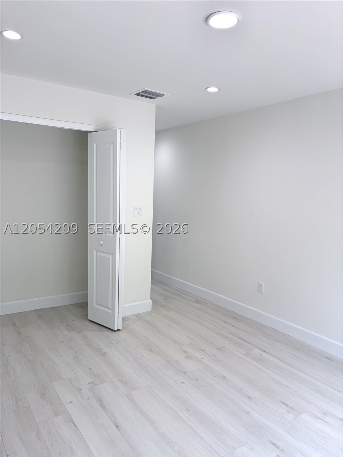 TROPICAL PARK VILLAS COND - Residential Lease