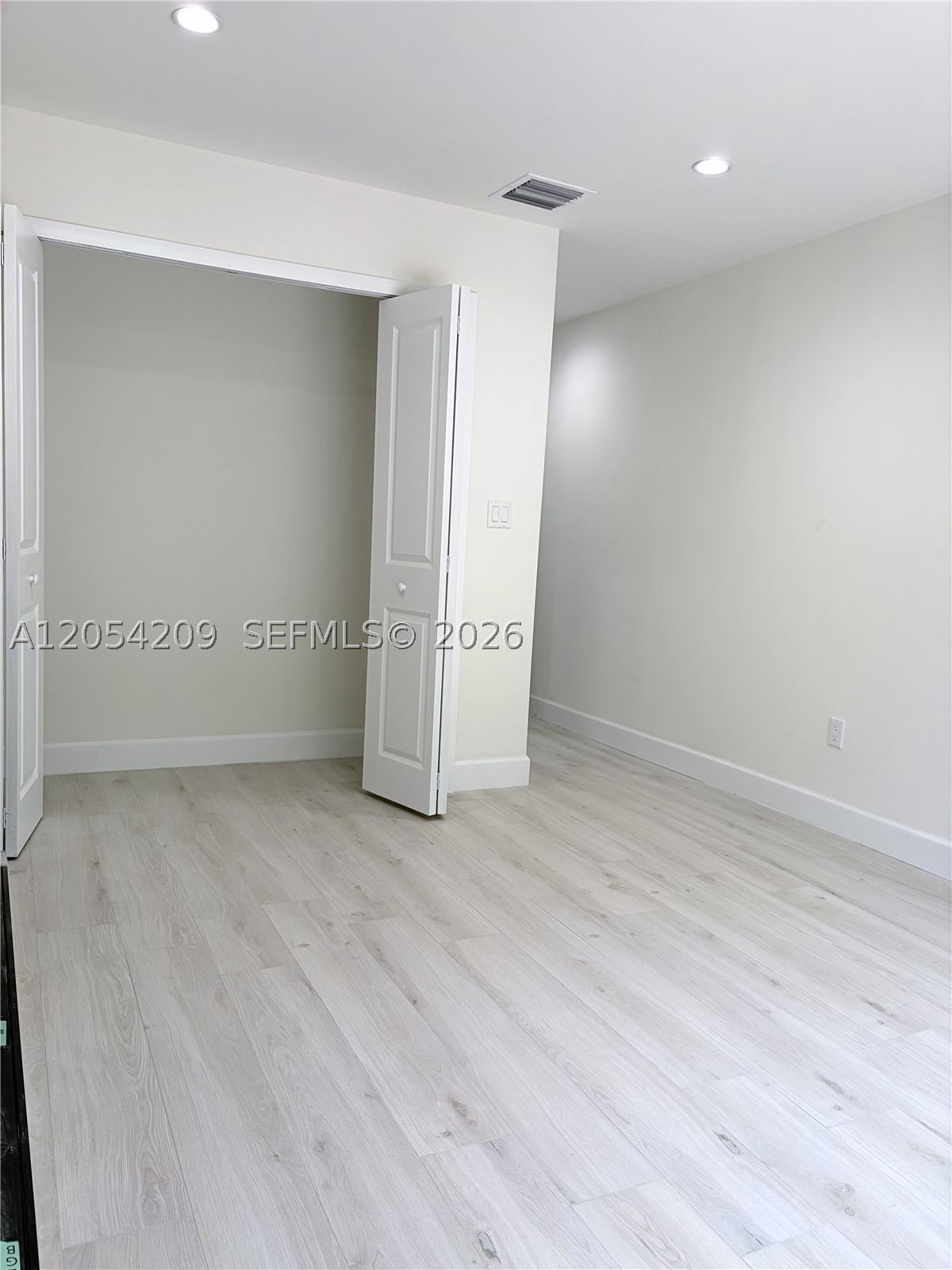 TROPICAL PARK VILLAS COND - Residential Lease