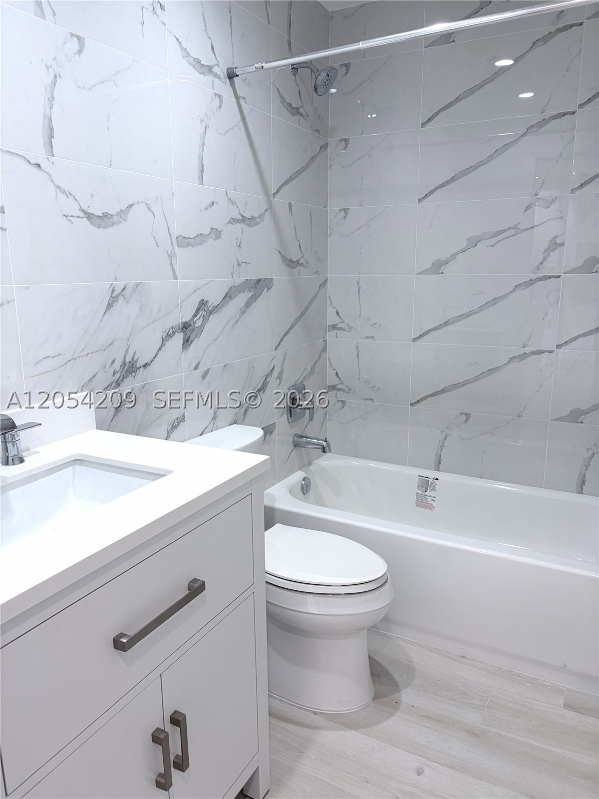 TROPICAL PARK VILLAS COND - Residential Lease