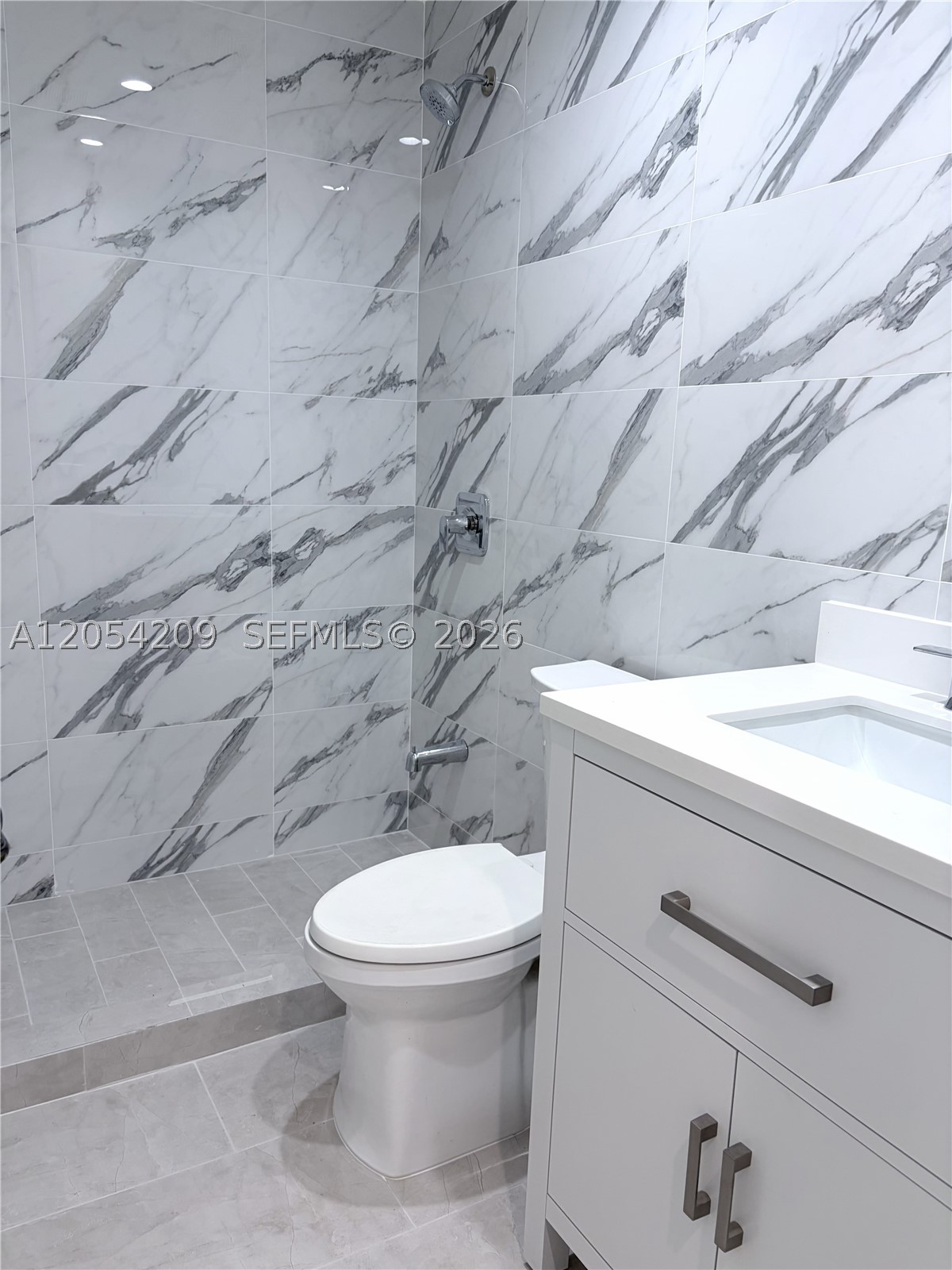 TROPICAL PARK VILLAS COND - Residential Lease