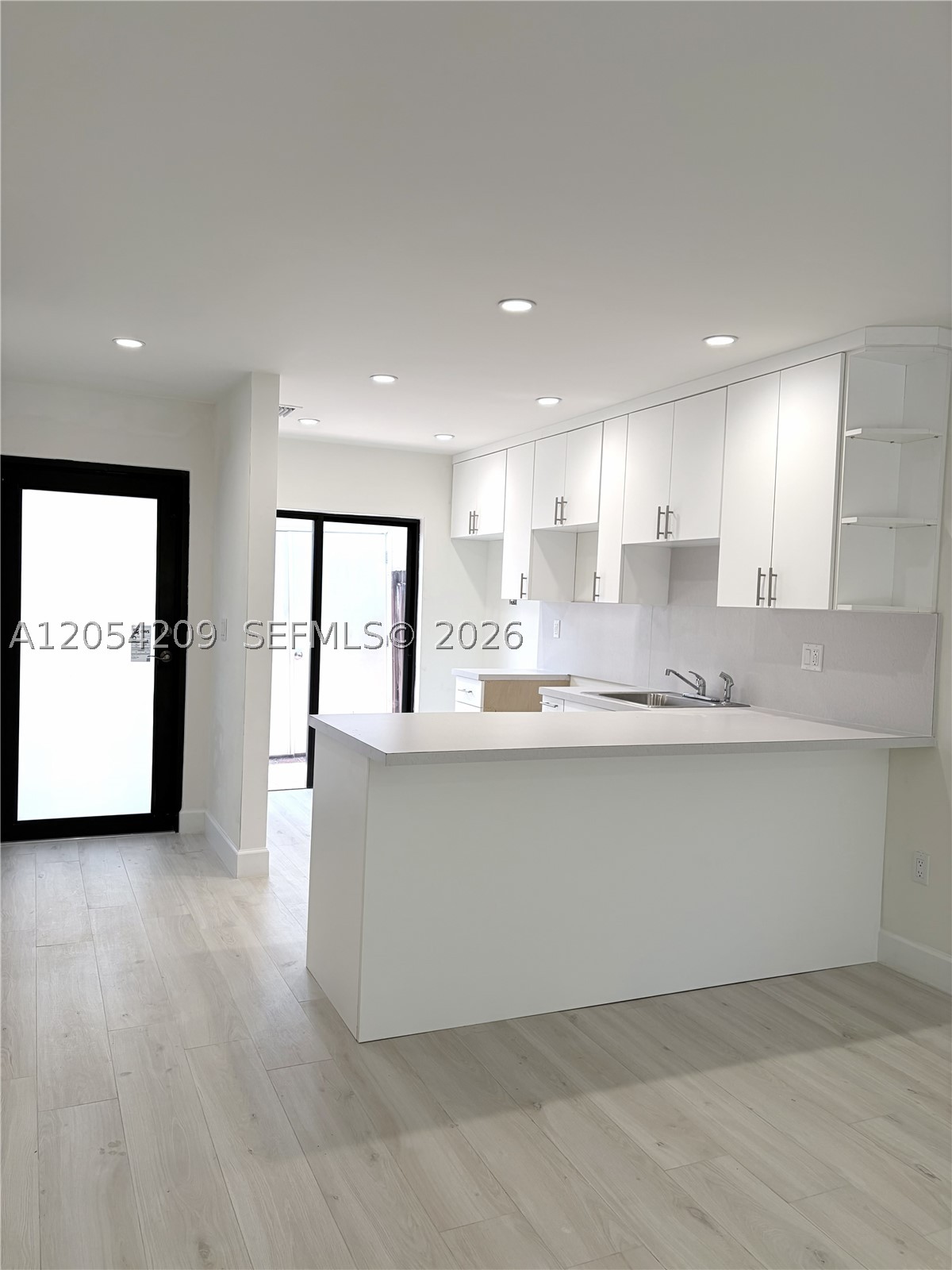 TROPICAL PARK VILLAS COND - Residential Lease