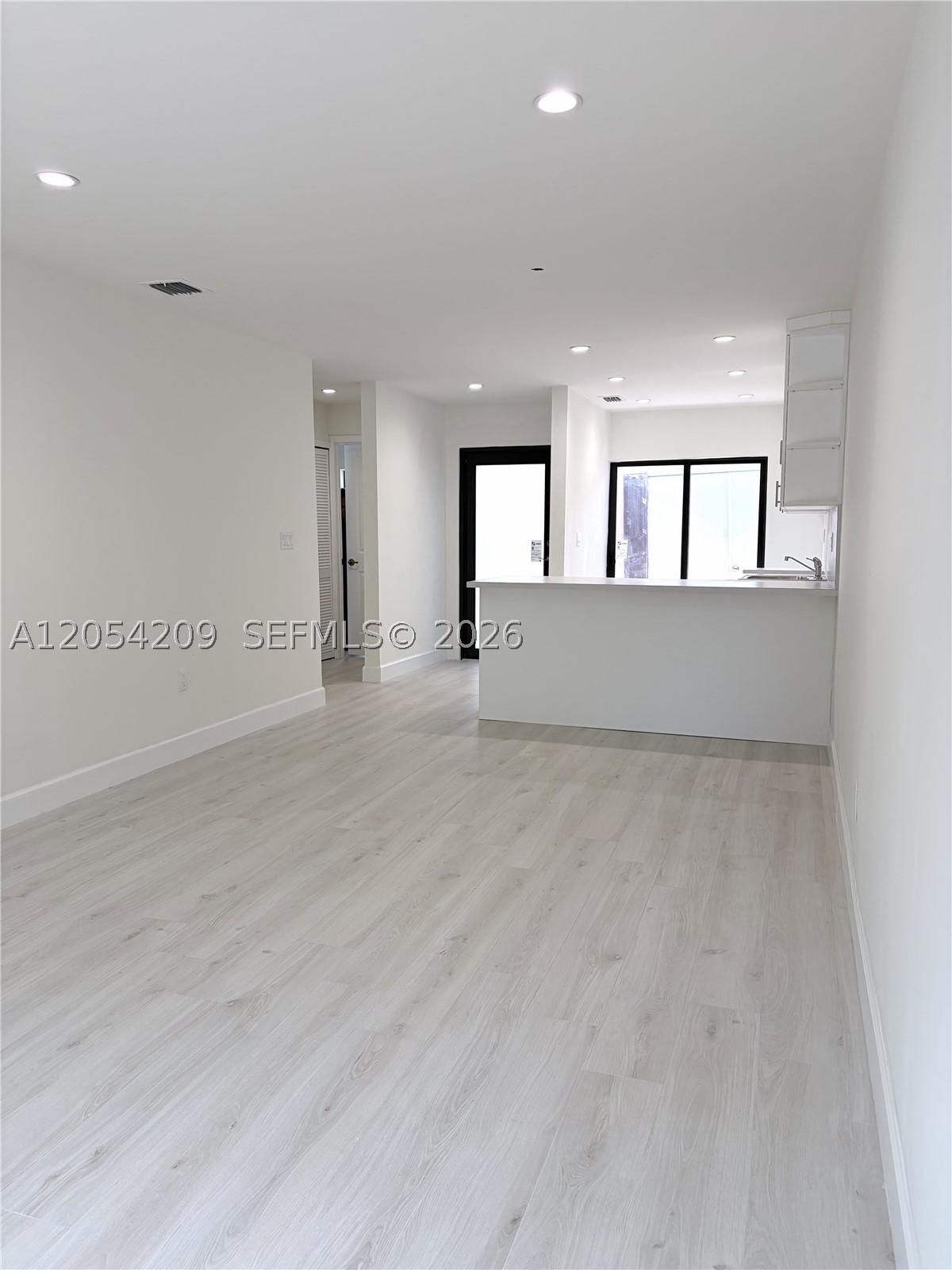 TROPICAL PARK VILLAS COND - Residential Lease