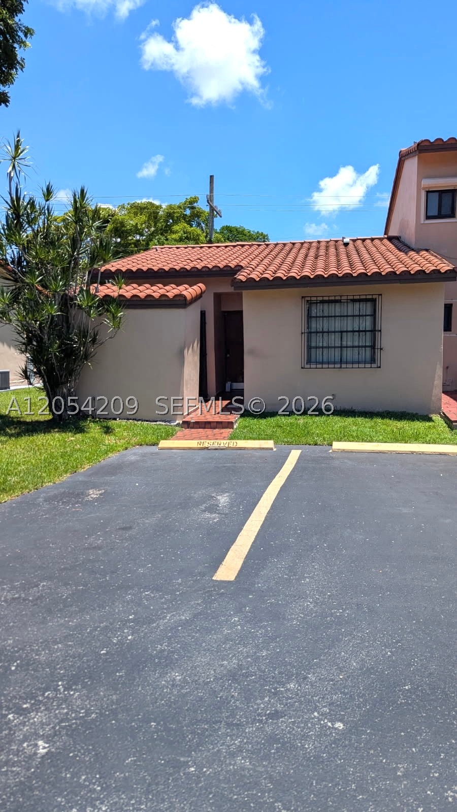 TROPICAL PARK VILLAS COND - Residential Lease