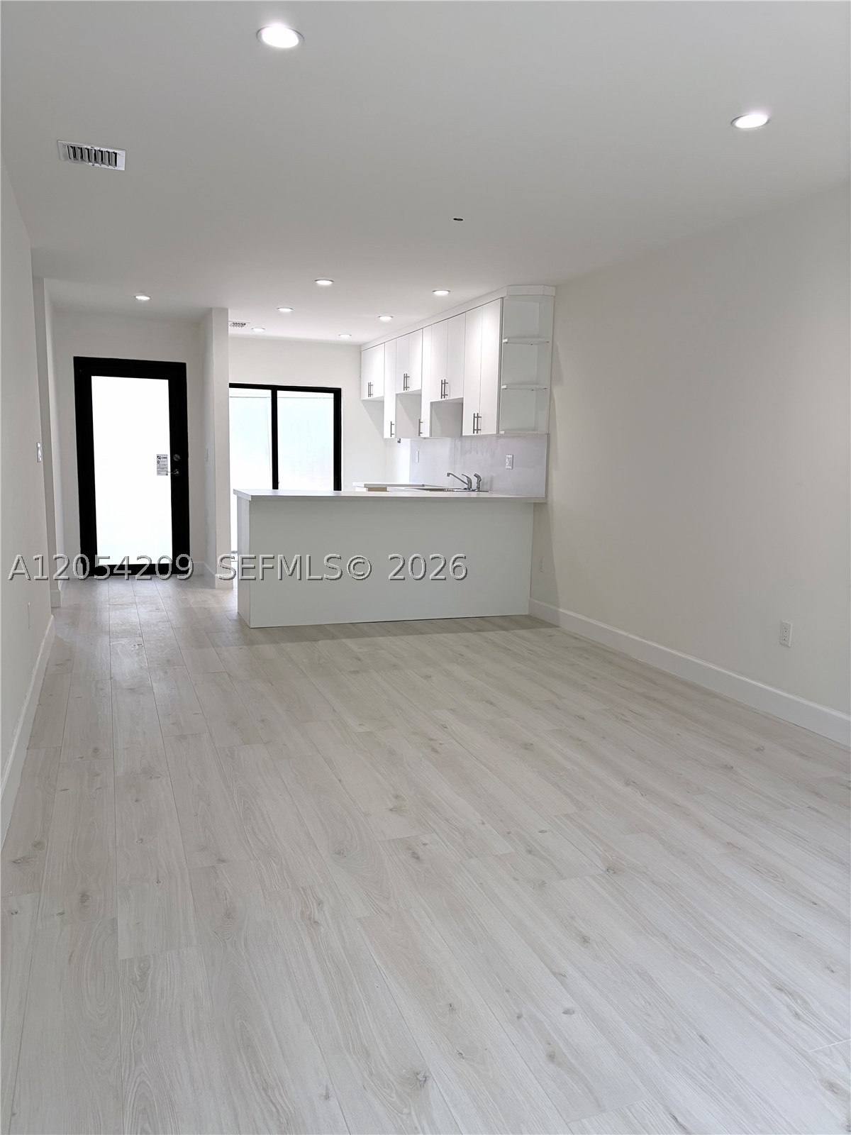 TROPICAL PARK VILLAS COND - Residential Lease