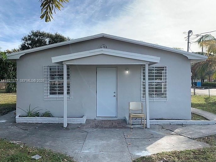 Spacious 3 Beds 1 Bath home. Property seat on a larger corner lot of 6000 SF. A must see!