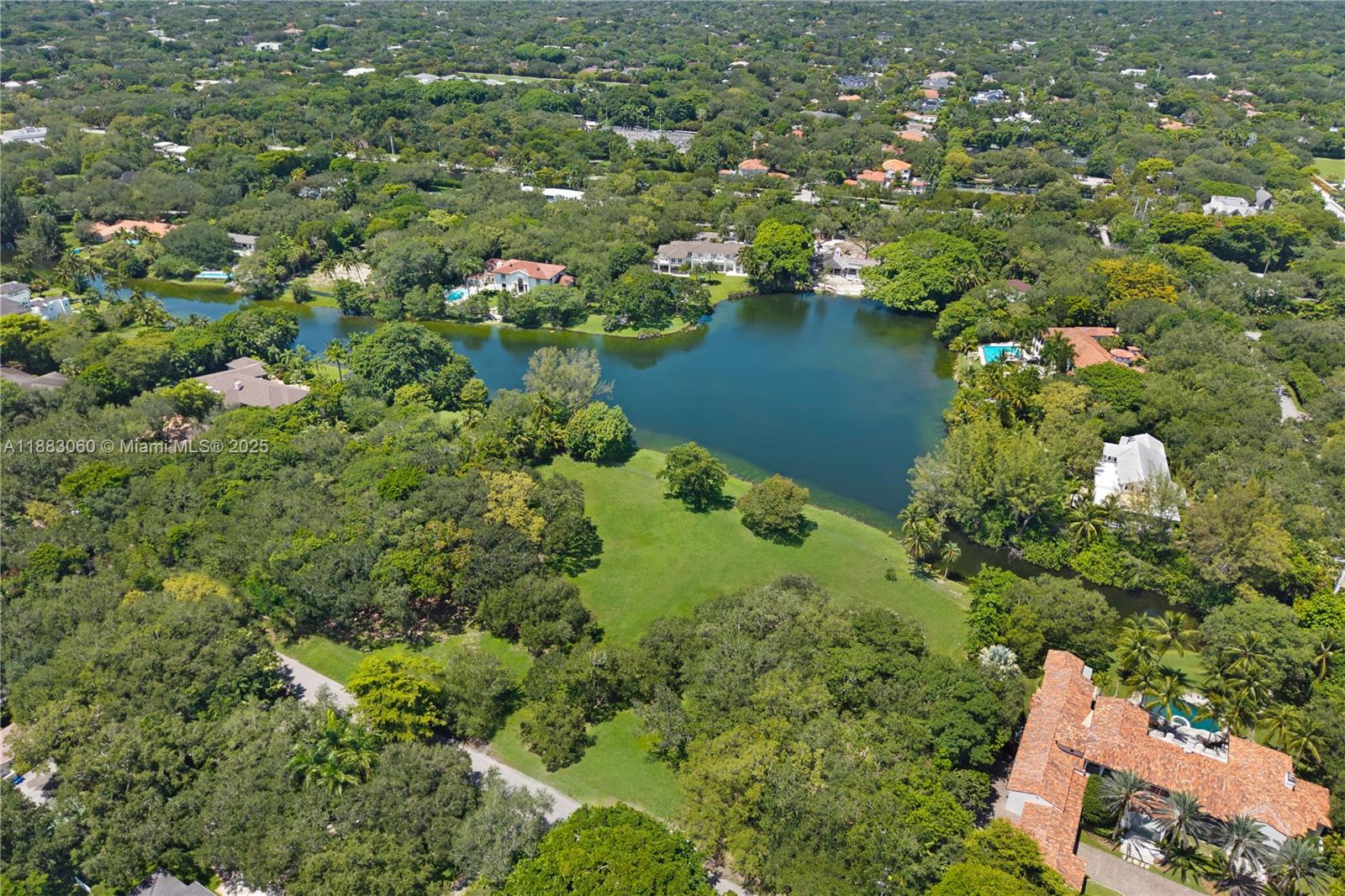 SNAPPER CREEK LAKES SUB - Land