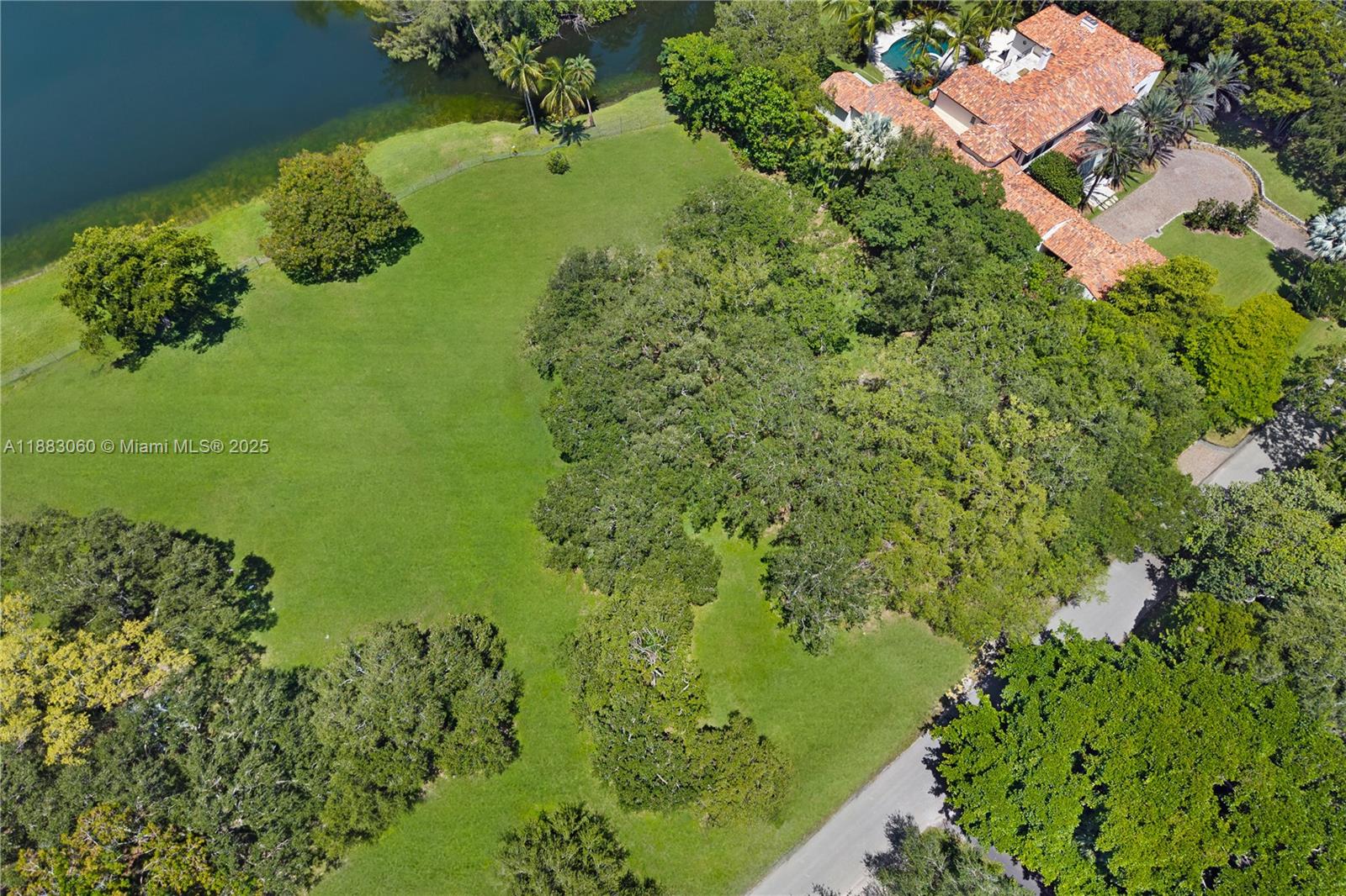 SNAPPER CREEK LAKES SUB - Land