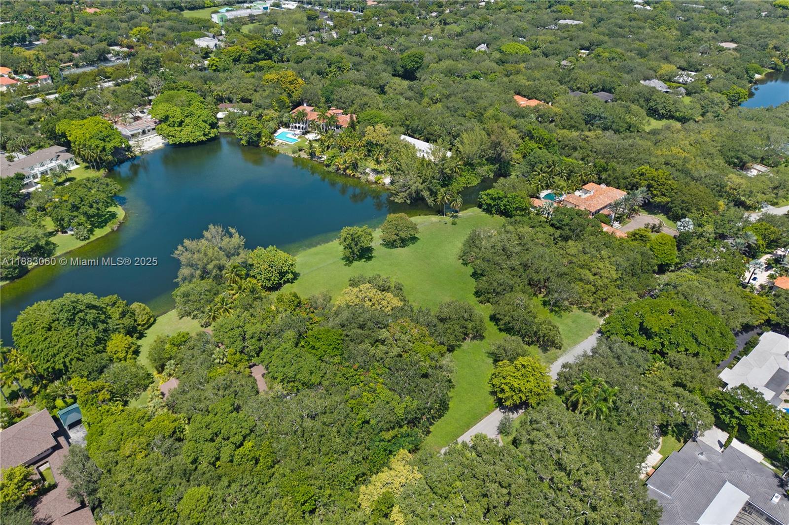 SNAPPER CREEK LAKES SUB - Land