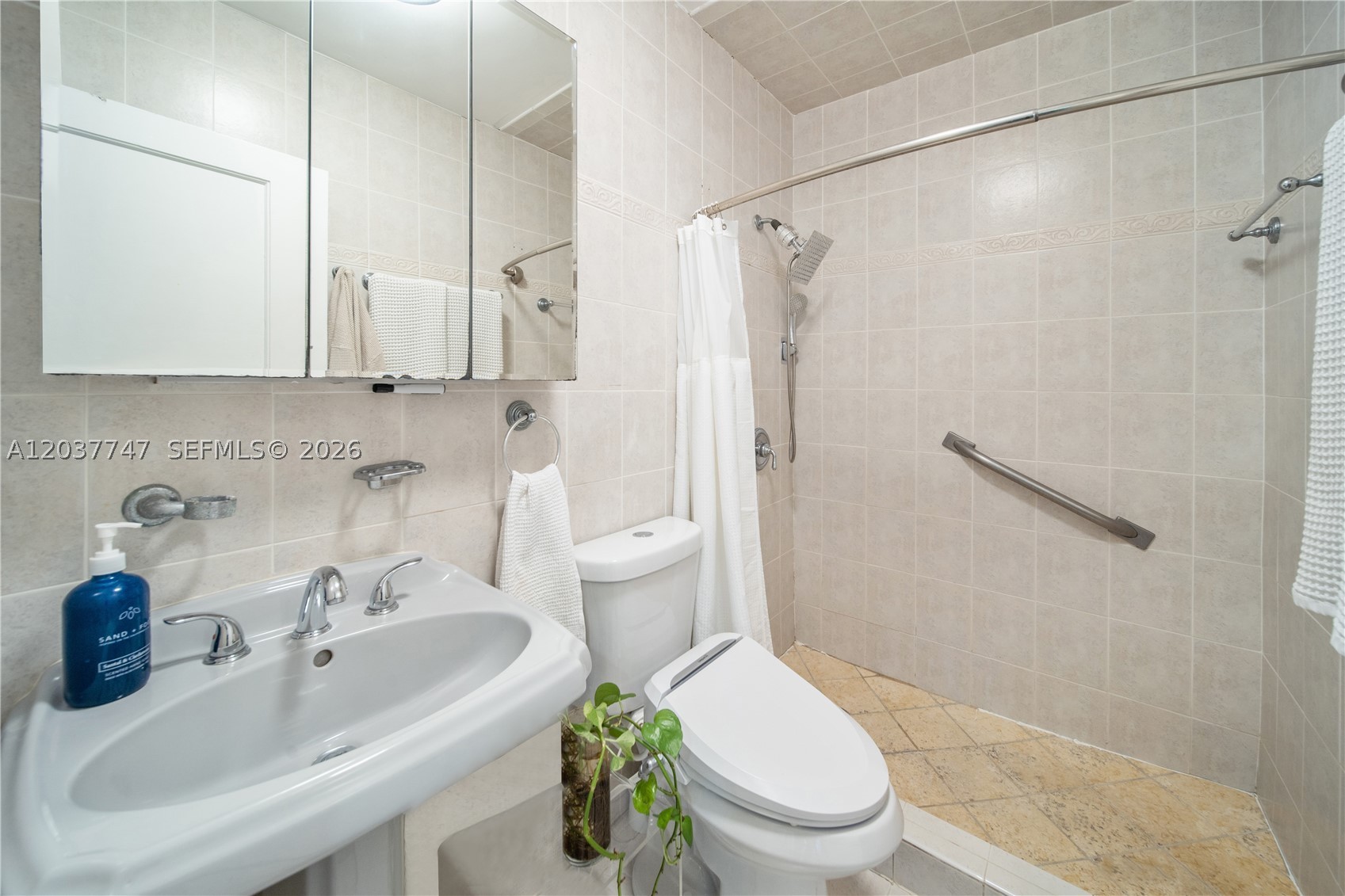 SILVER BLUFF EST SEC C - Residential Lease
