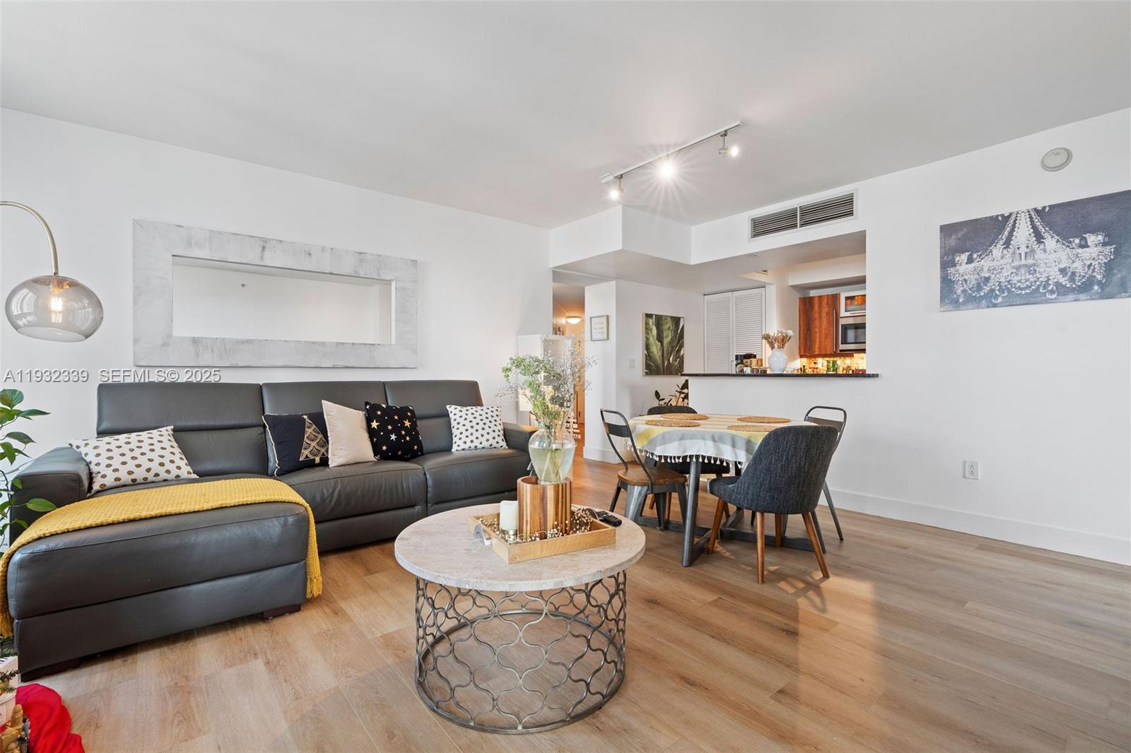 TOSCANO CONDO - Residential