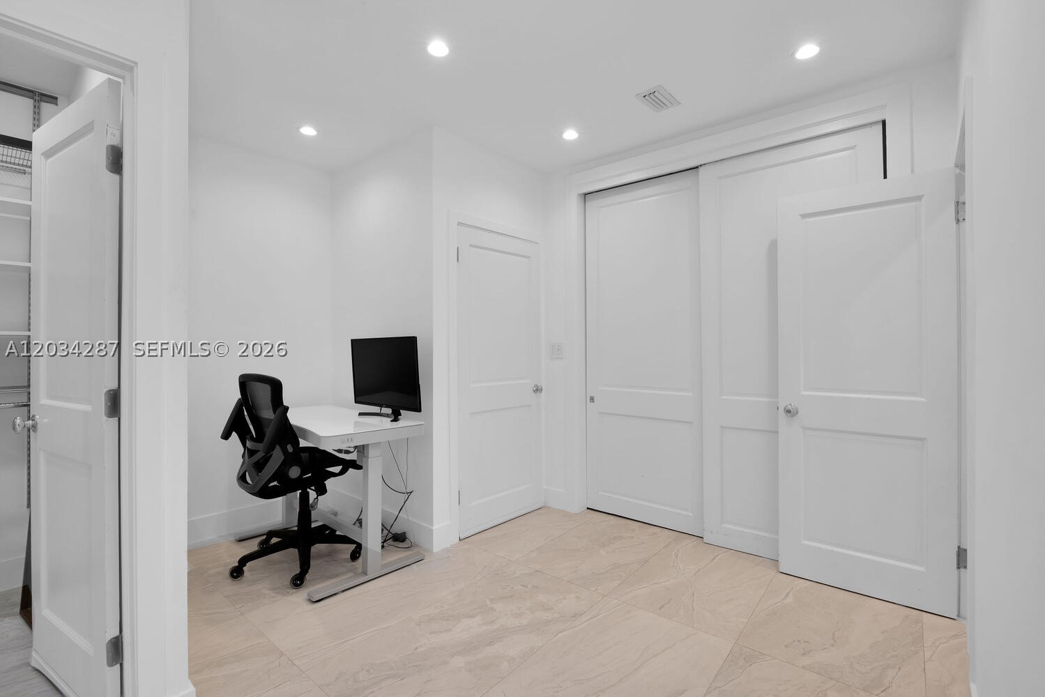 NOB HILL ESTS - Residential Lease
