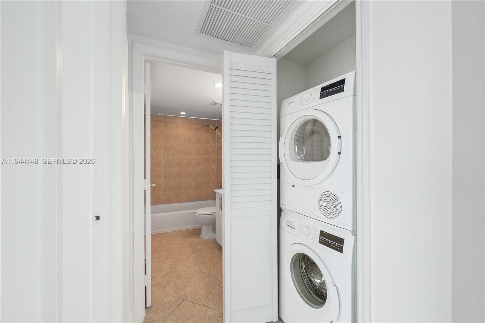 ISLAND POINTE CONDO - Residential